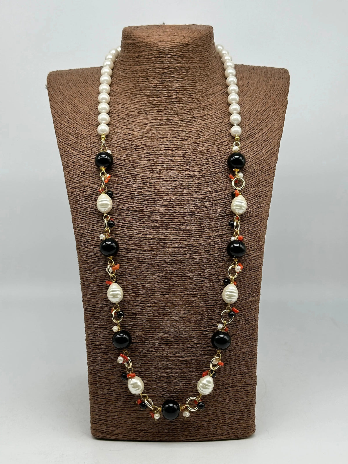 Collana Artigianale Pietre Nero, Corallo e Perle bianche DD CERAMICHE SICILIANE