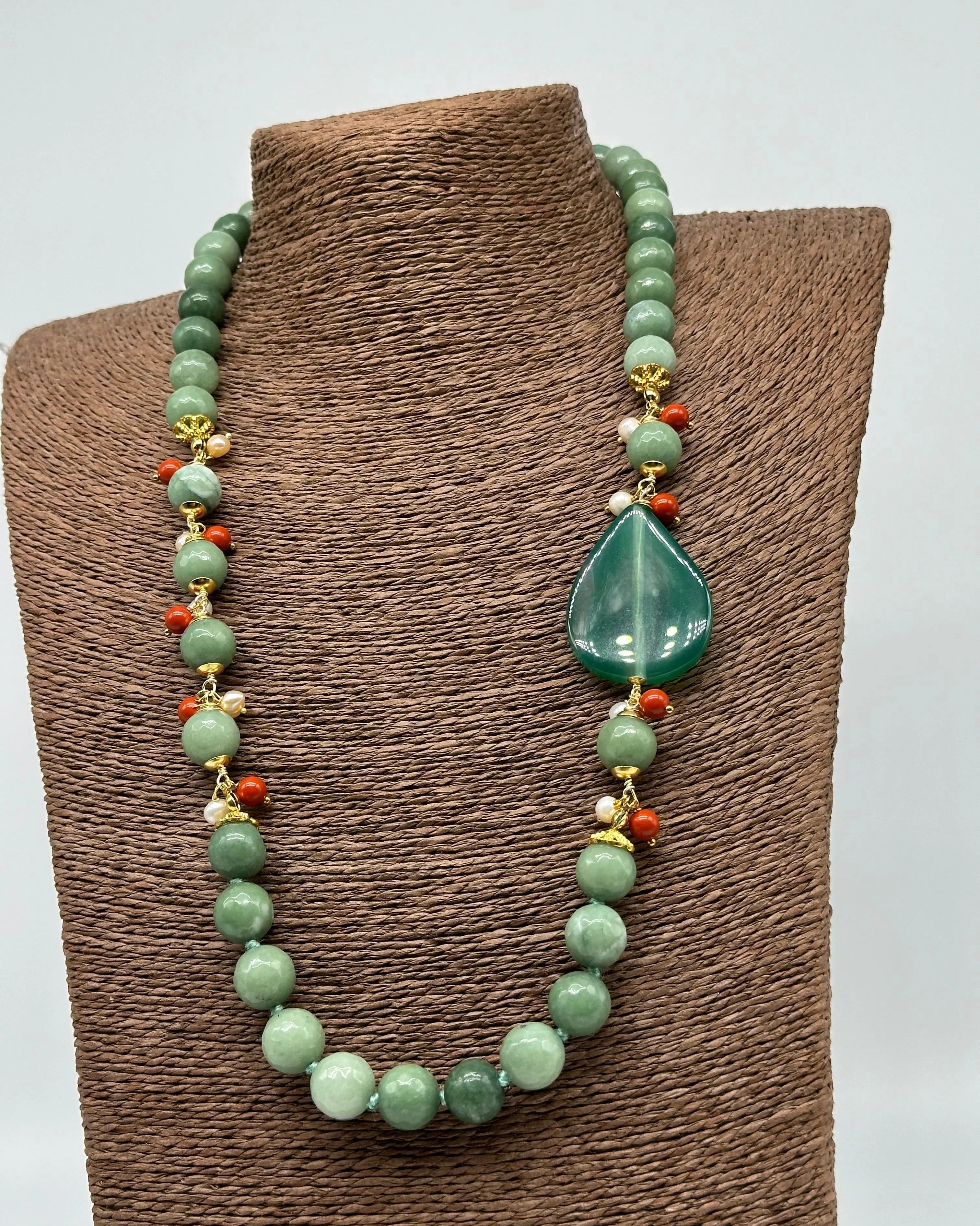 Collana Artigianale Pietre Verde, Corallo e Perle bianche V.4 DD CERAMICHE SICILIANE