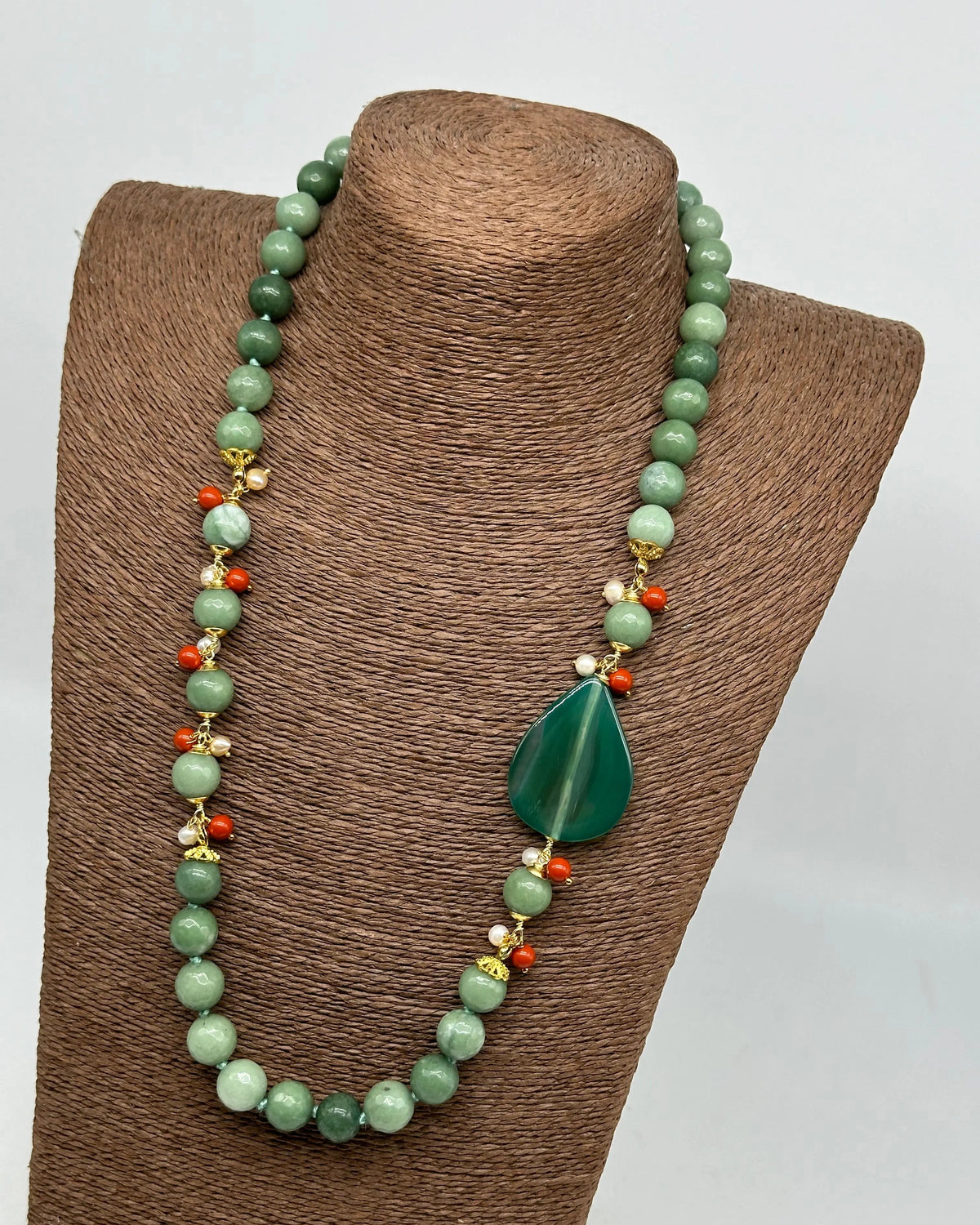 Collana Artigianale Pietre Verde, Corallo e Perle bianche V.4 DD CERAMICHE SICILIANE