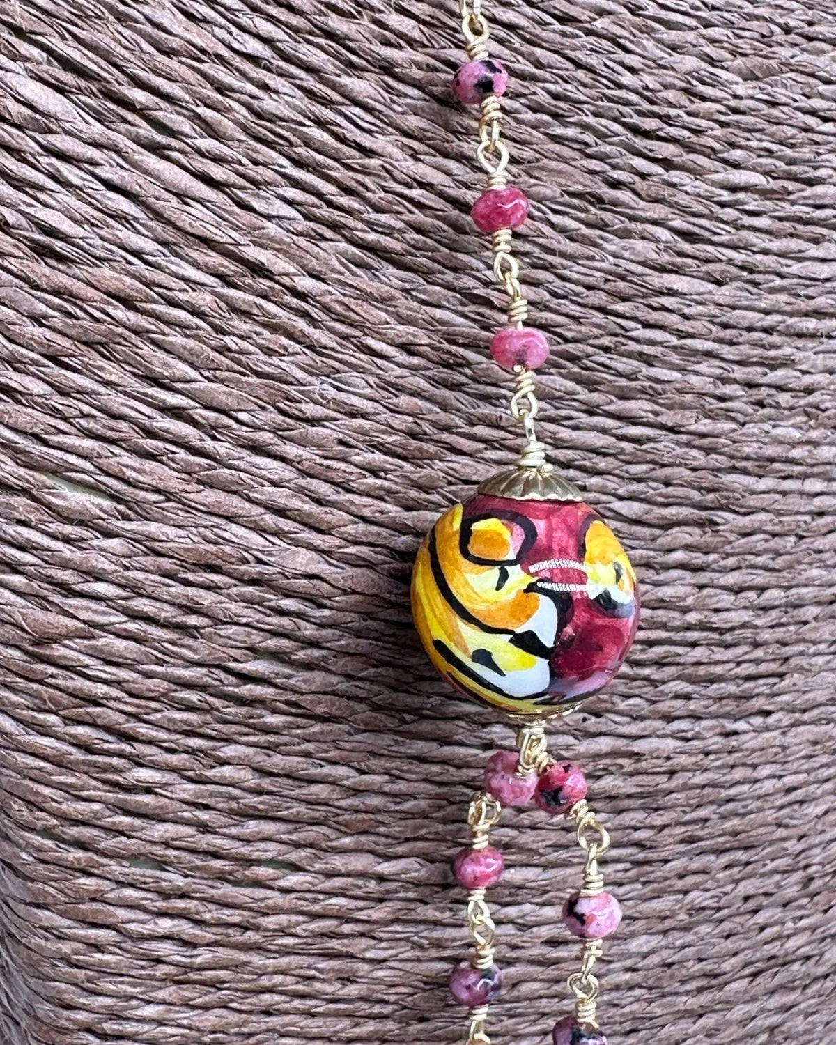 Collana Coffa Siciliana decorata Bordeaux Ceramica di Caltagirone - COLLANA