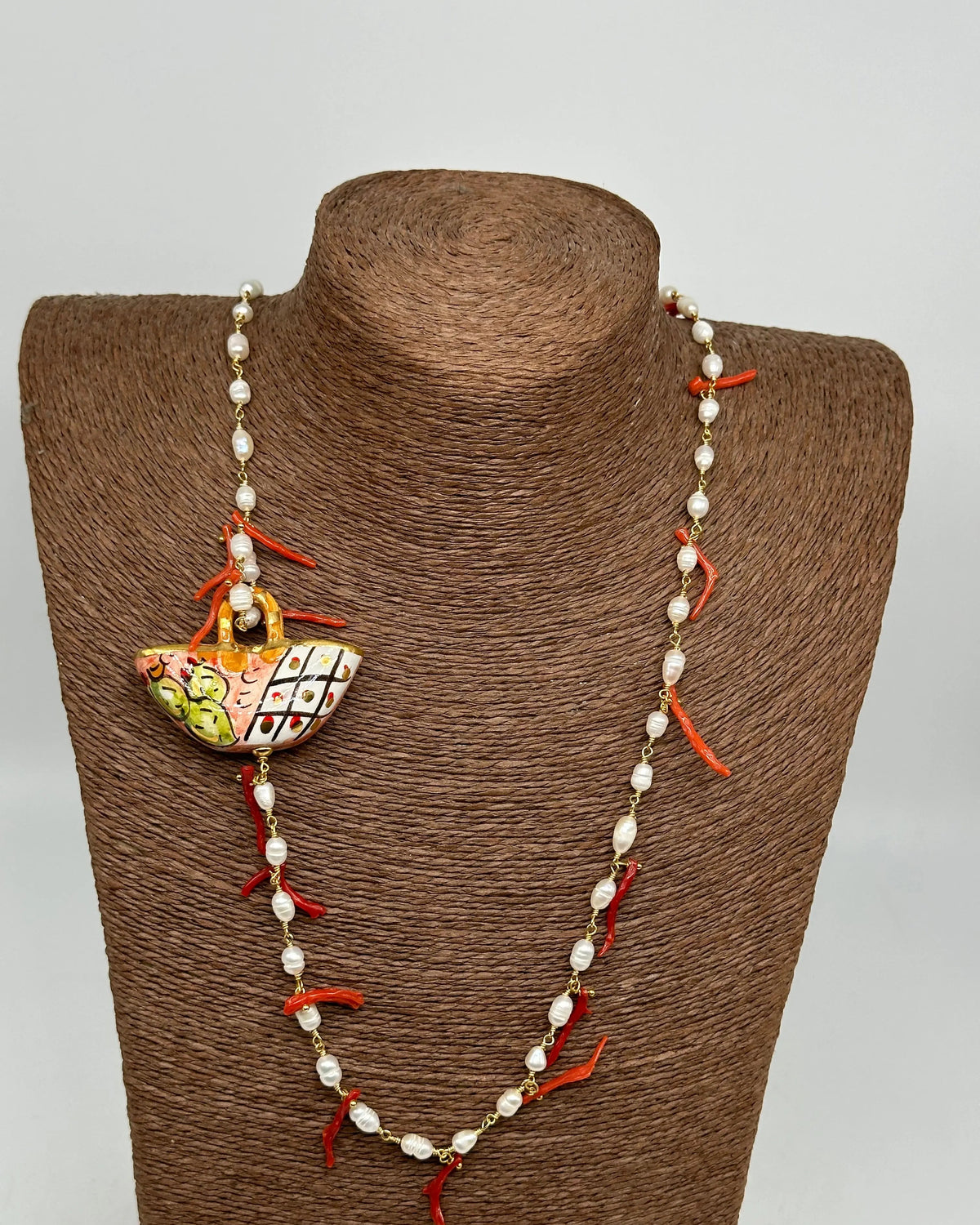Collana Coffa Siciliana decorata Ceramica di Caltagirone, Perle e Corallo DD CERAMICHE SICILIANE