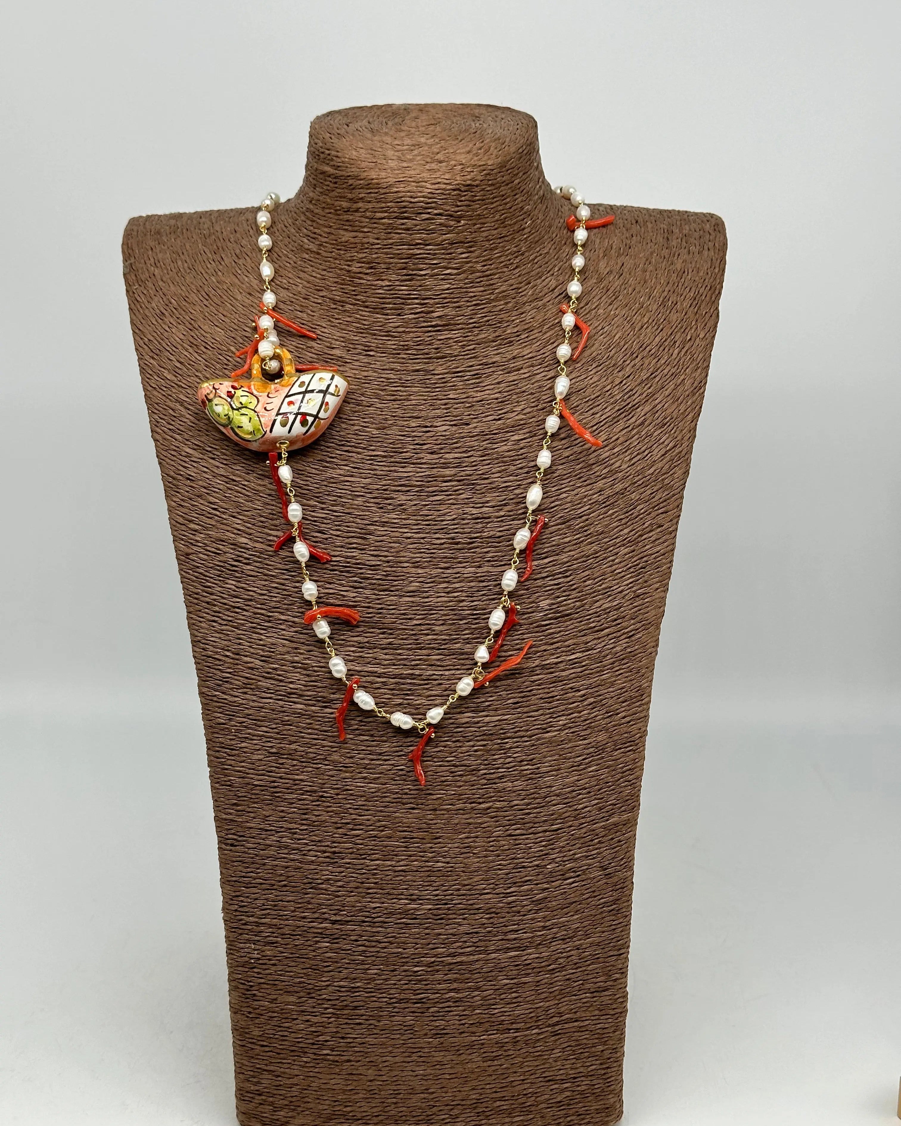 Collana Coffa Siciliana decorata Ceramica di Caltagirone, Perle e Corallo DD CERAMICHE SICILIANE