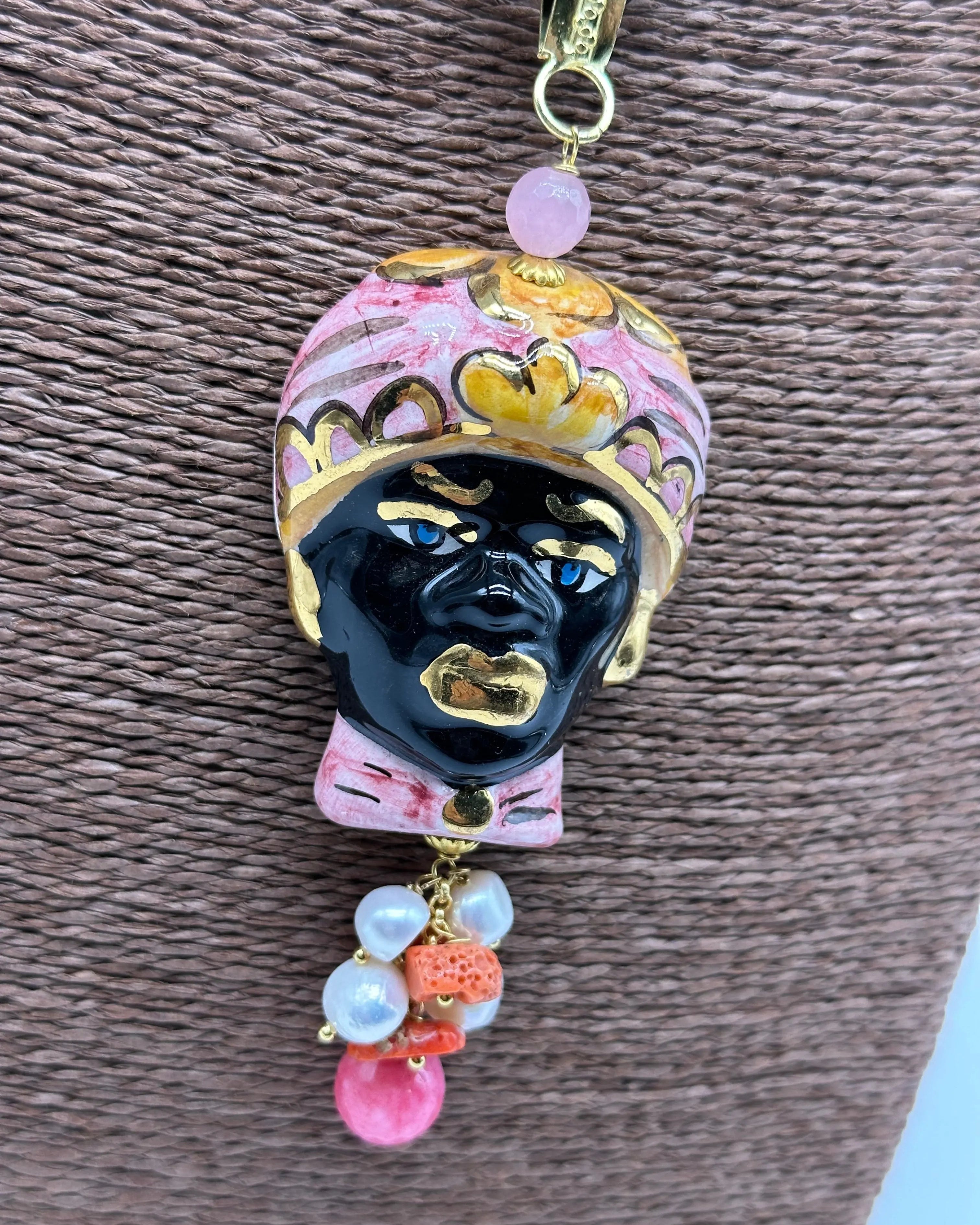 Collana di pietre nere Testa di Moro Ceramica di Caltagirone Turbante Rosa Decorato DD CERAMICHE SICILIANE
