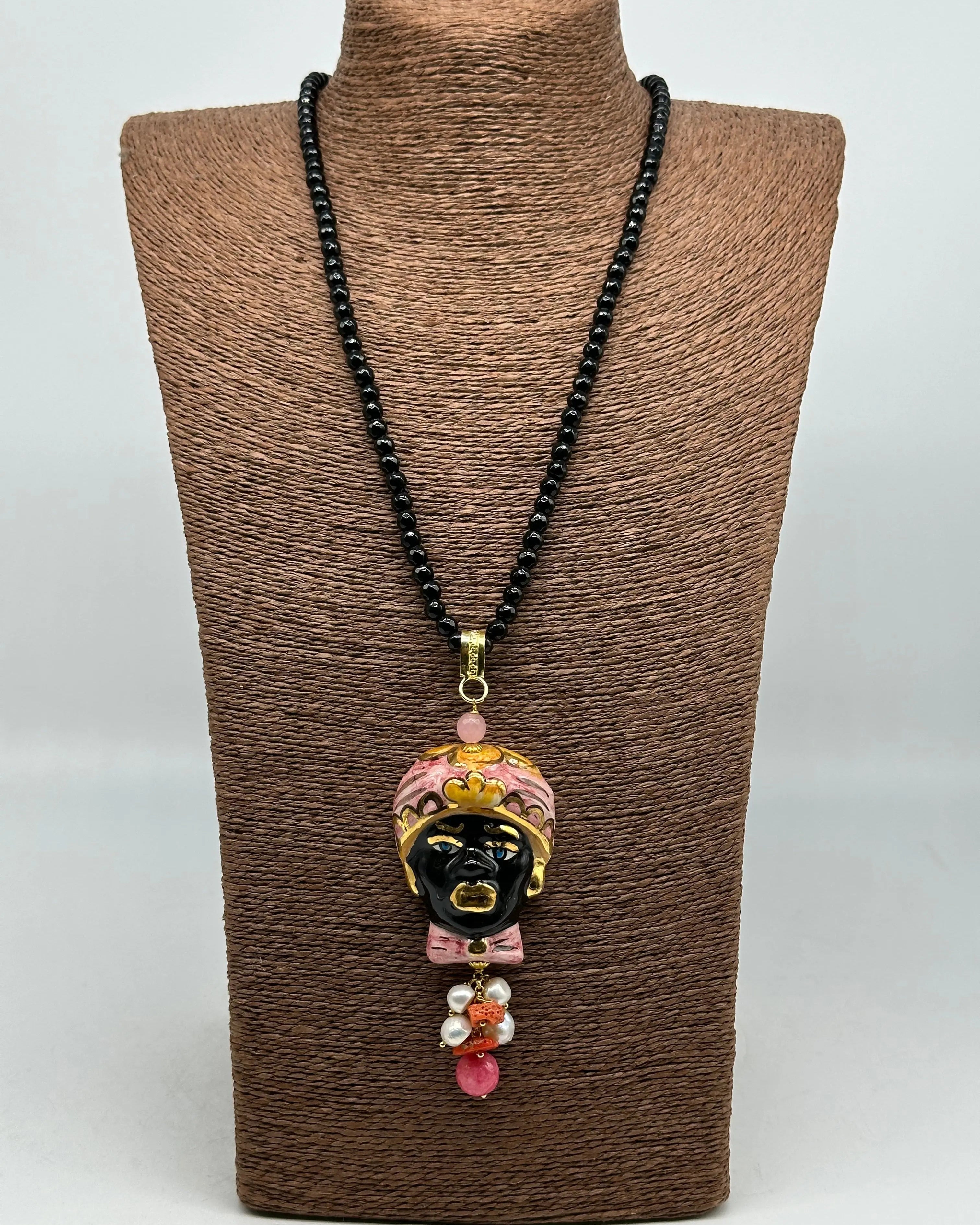 Collana di pietre nere Testa di Moro Ceramica di Caltagirone Turbante Rosa Decorato DD CERAMICHE SICILIANE