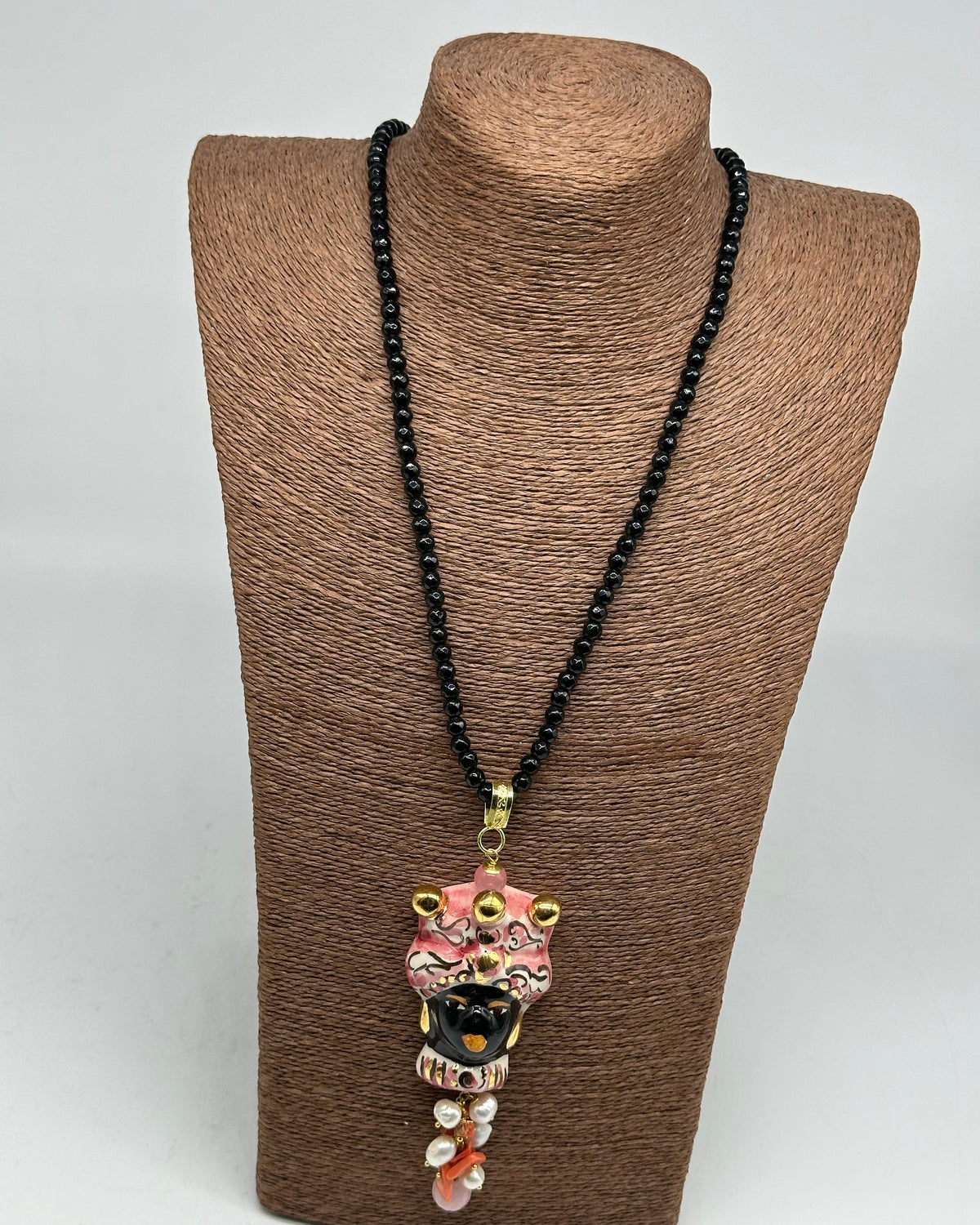 Collana di pietre nere Testa di Moro Ceramica di Caltagirone Turbante Rosa Decorato V.2 - COLLANA