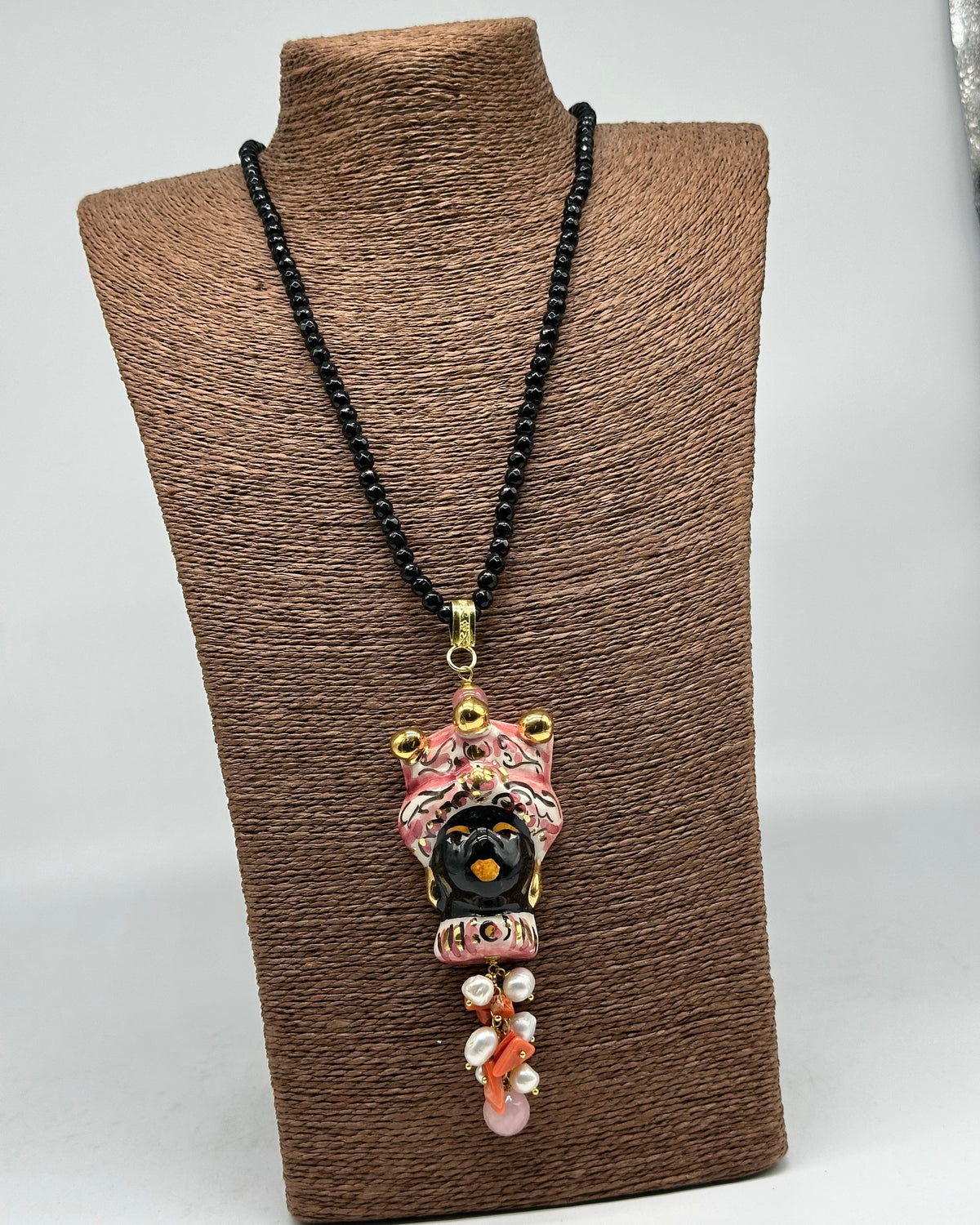 Collana di pietre nere Testa di Moro Ceramica di Caltagirone Turbante Rosa Decorato V.2 - COLLANA