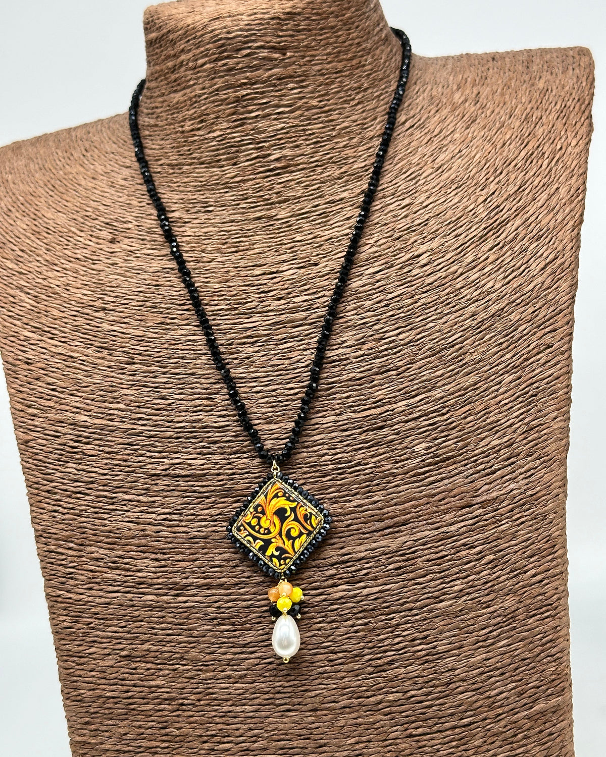 Collana Piastrella Ceramica Caltagirone Decoro Barocco catena perline nere V.2 - COLLANA