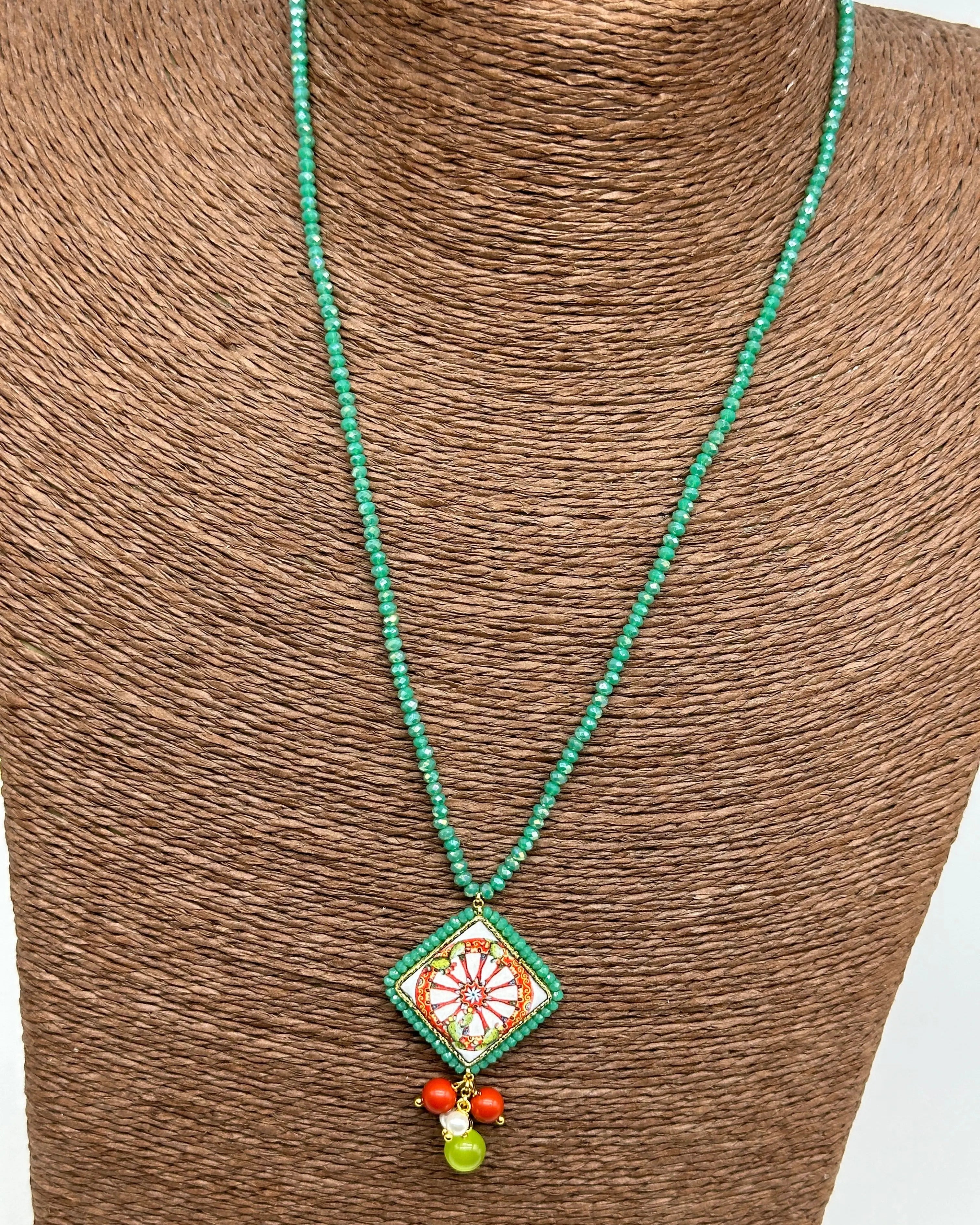 Collana Piastrella Ceramica Caltagirone, Ruota Carretto, catena perline verde DD CERAMICHE SICILIANE