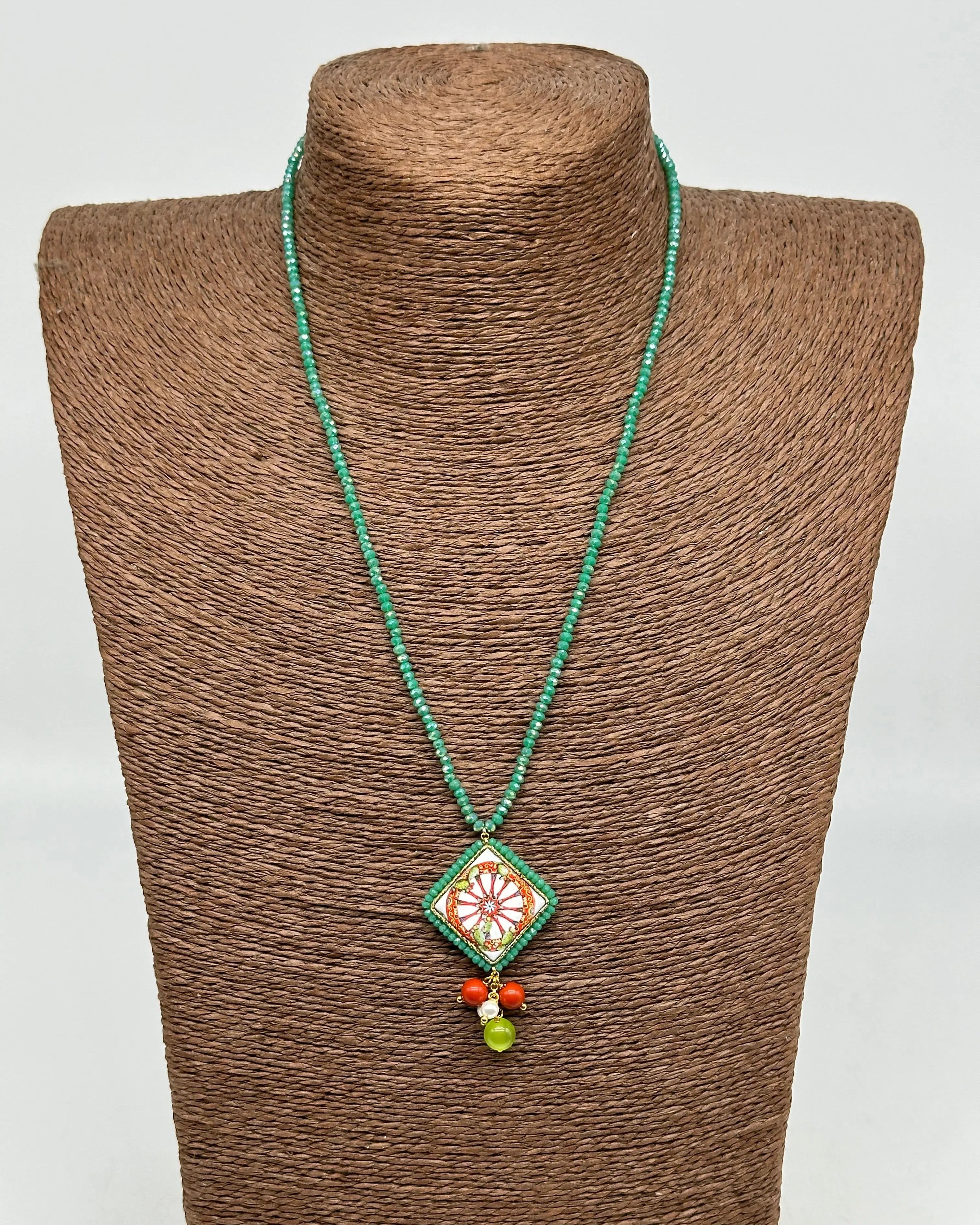 Collana Piastrella Ceramica Caltagirone, Ruota Carretto, catena perline verde DD CERAMICHE SICILIANE