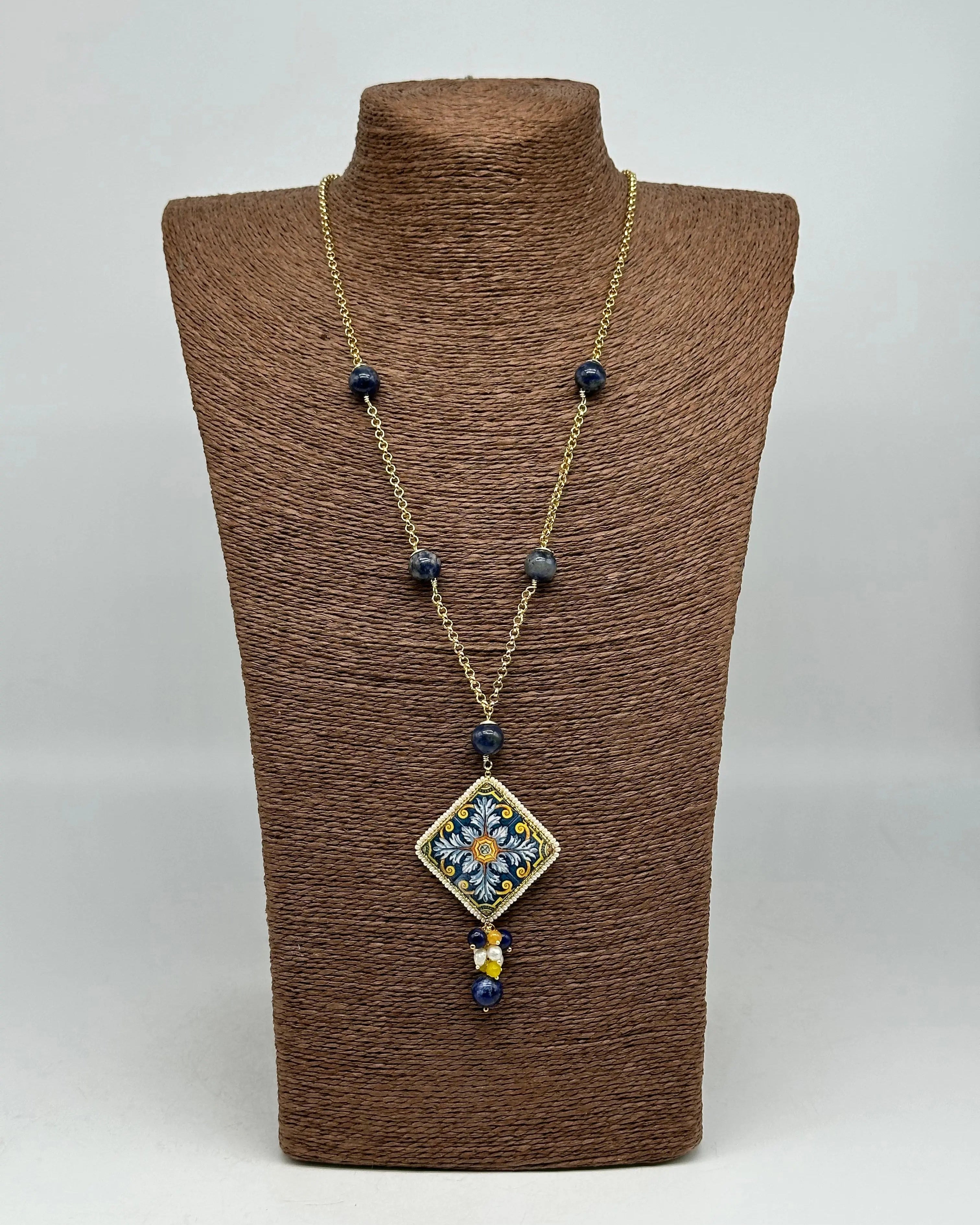 Collana Piastrella Ceramica di Caltagirone, catena dorata con pietre blu DD CERAMICHE SICILIANE