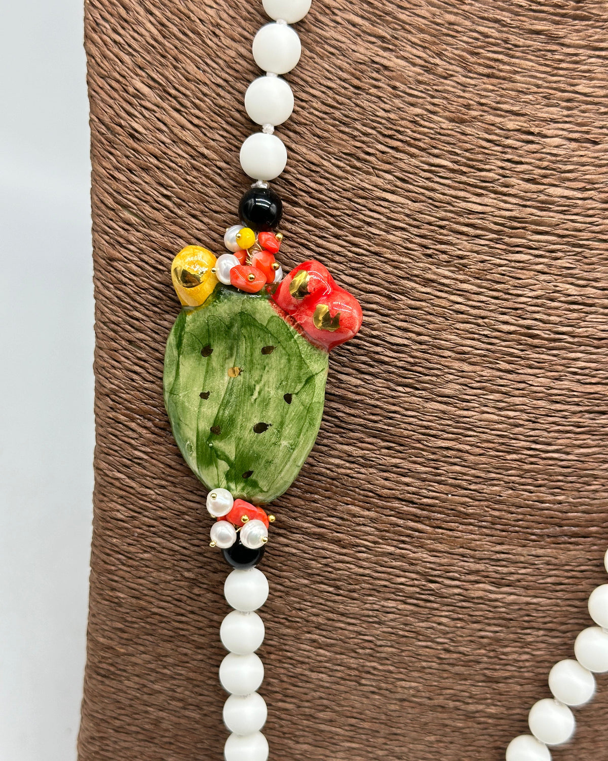 Collana Siciliana Fico d’India in Ceramica di Caltagirone catena pietre bianche - BIJOUX