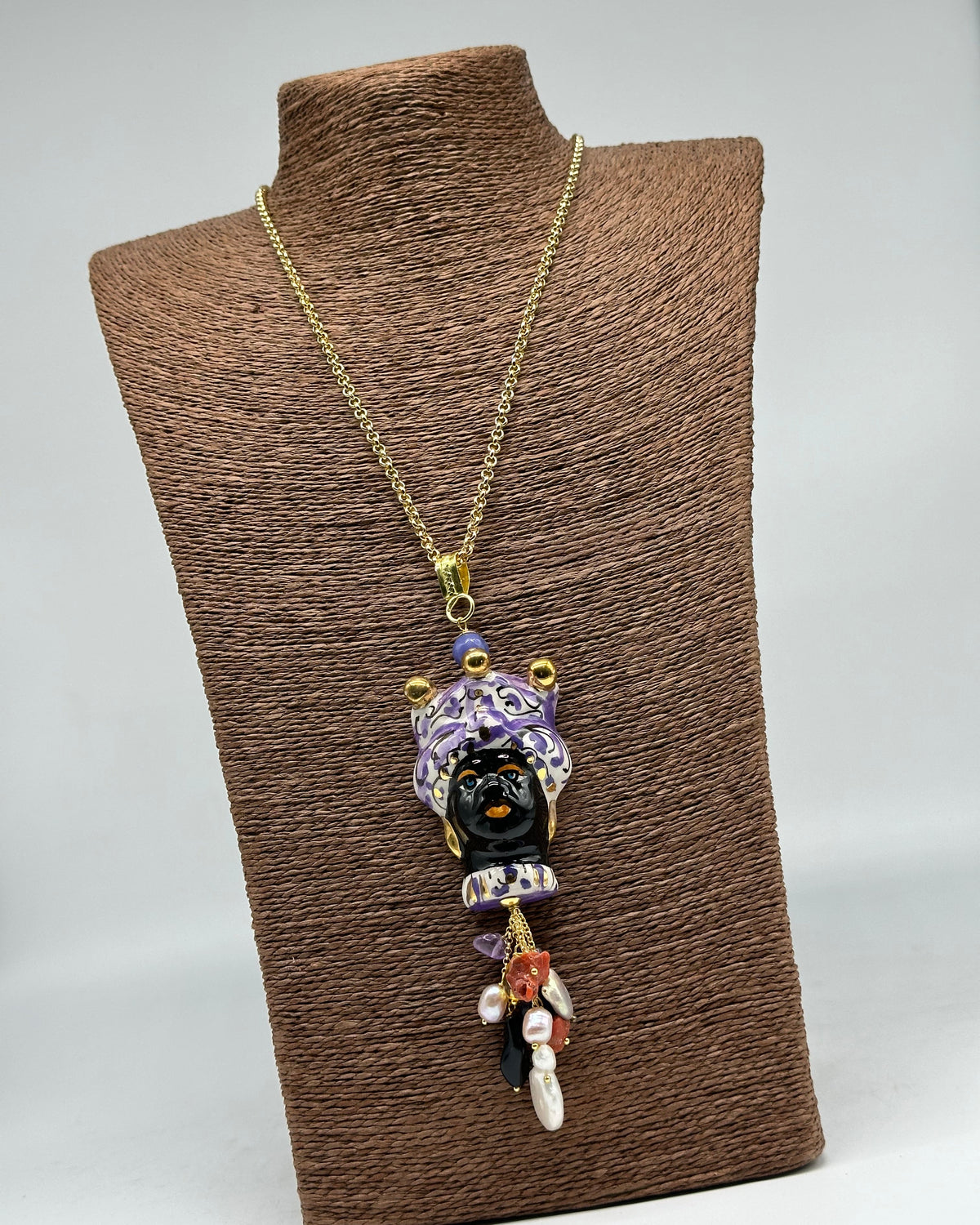 Collana Siciliana Testa di Moro Ceramica di Caltagirone Turbante Viola Decorato dettagli Oro - COLLANA