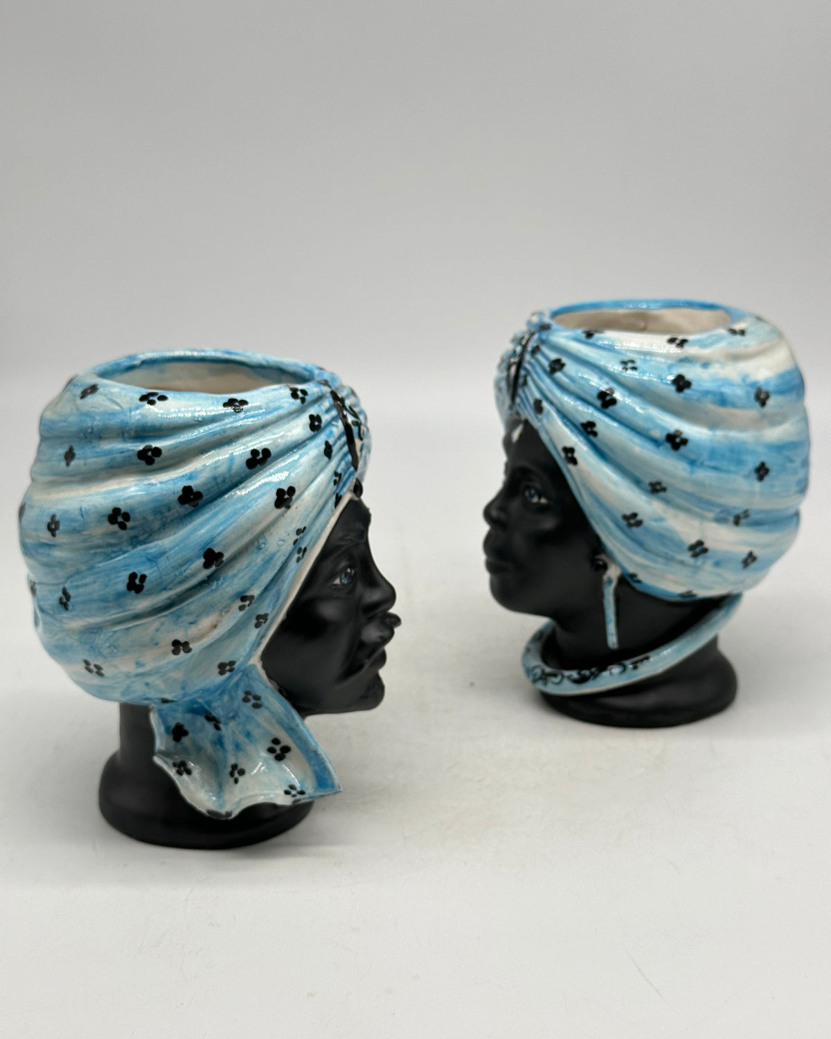 FINE SERIE - Coppia Teste di Moro Atena MINI Ceramica Caltagirone cm H.15 L.11 Artigianale Celeste Nero Opaco - TESTE