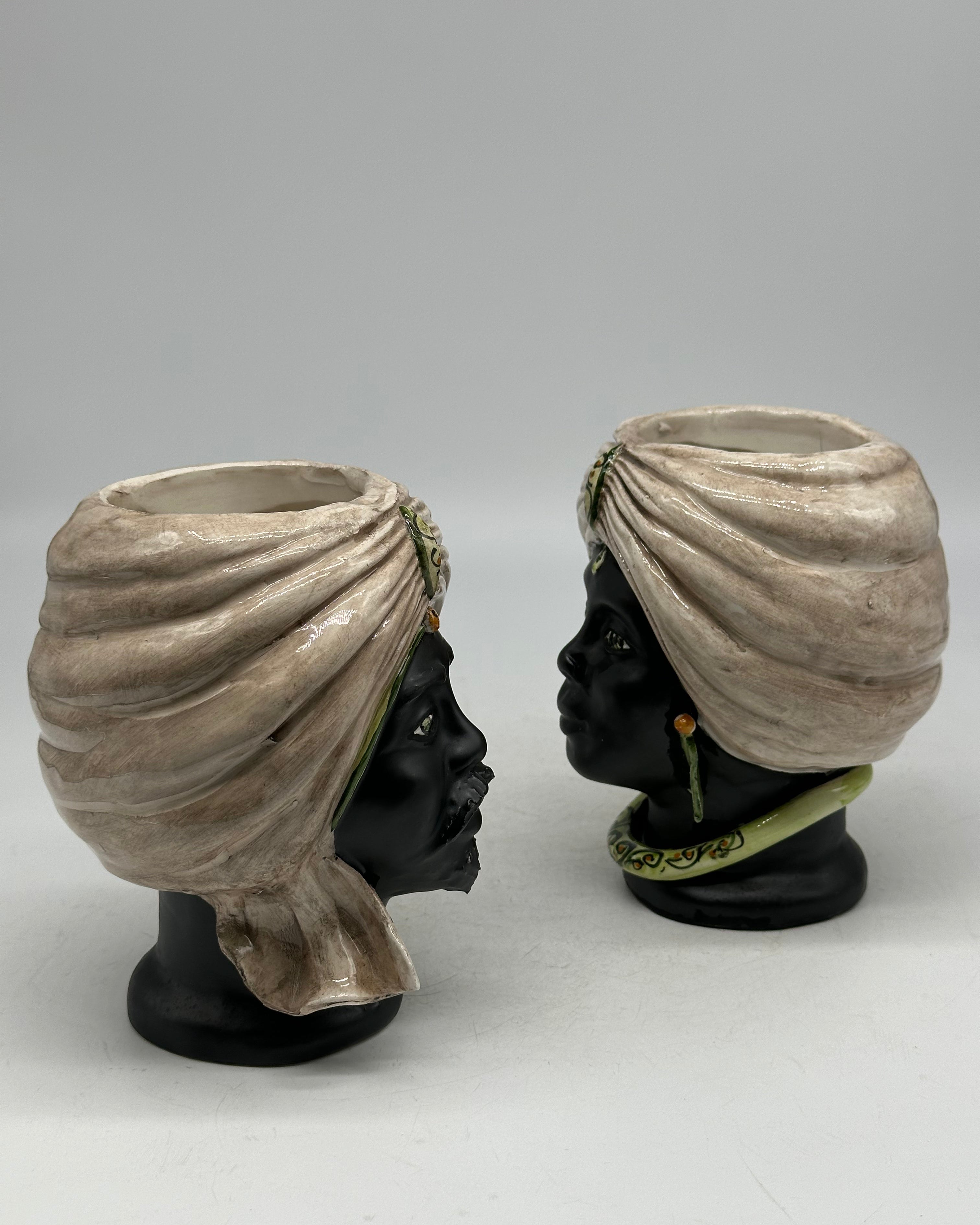 FINE SERIE - Coppia Teste di Moro Atena MINI Ceramica Caltagirone cm H.15 L.11 Artigianale Ecru Opaco Verde - TESTE