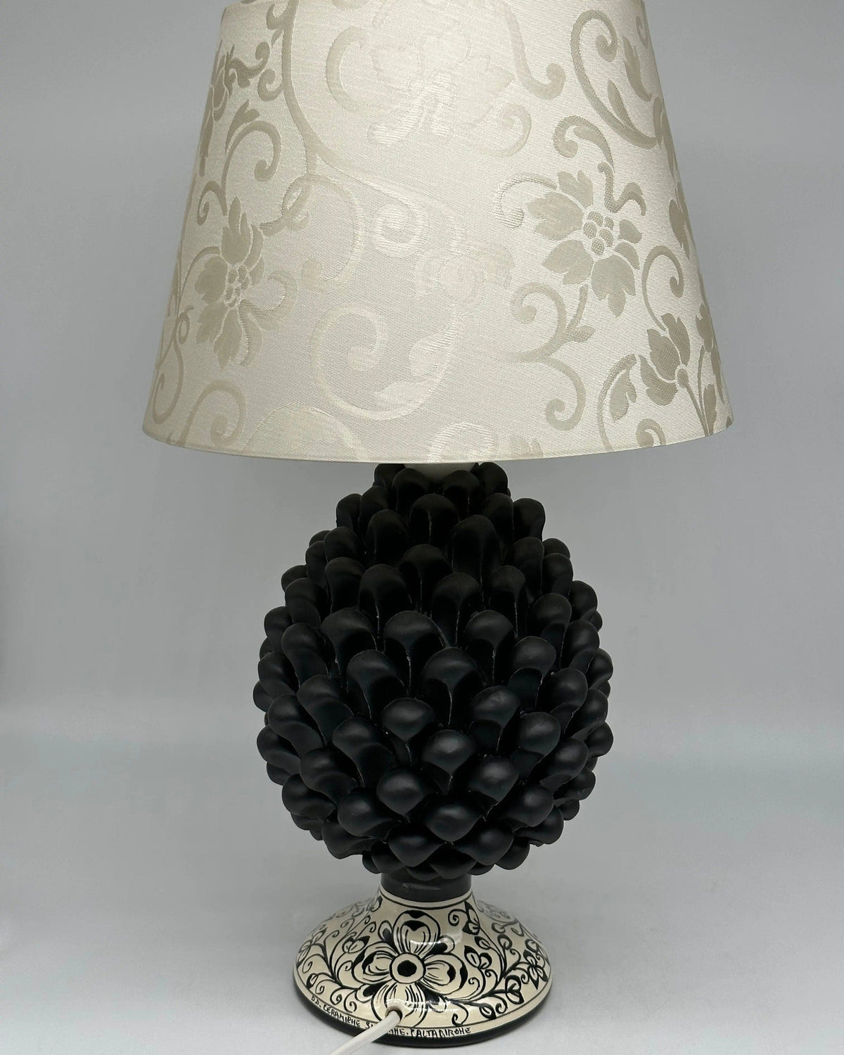 Lampada Pigna Ceramica Caltagirone cm H.25 Artigianale Nero Opaco Base Decorata DD CERAMICHE SICILIANE