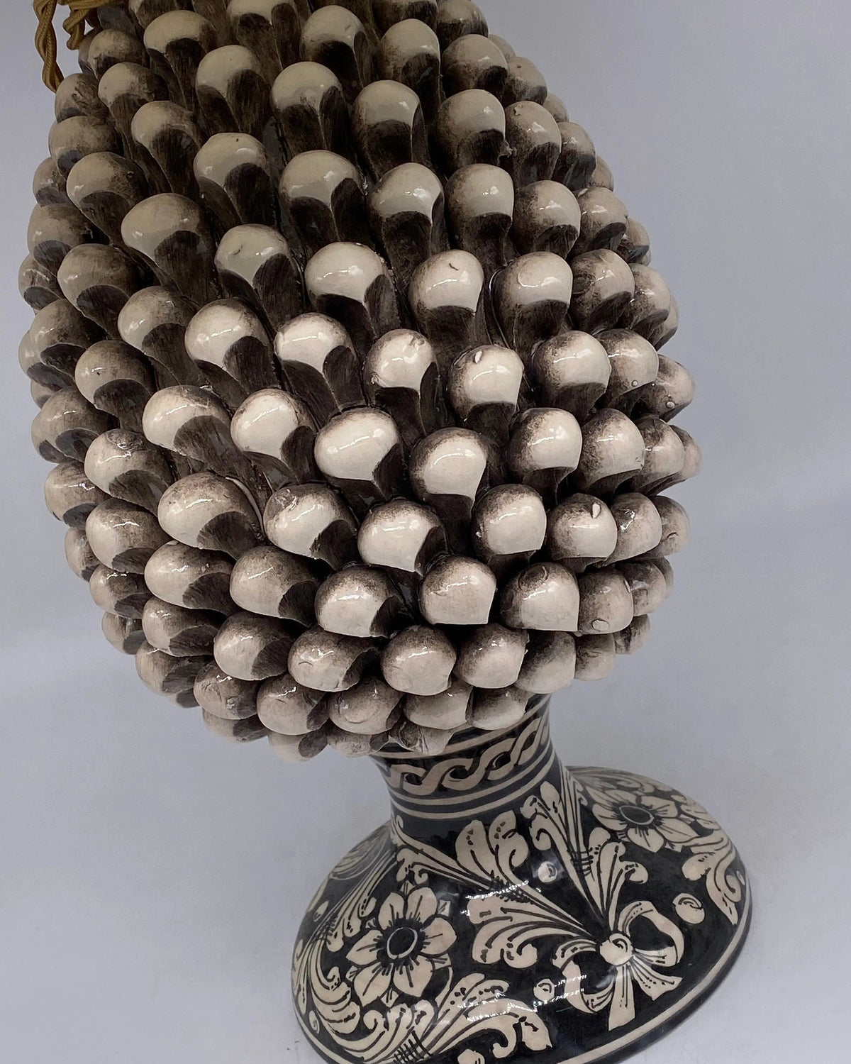 Lampada Pigna Ceramica Caltagirone cm H.30 Artigianale Écru Base Decorata DD CERAMICHE SICILIANE