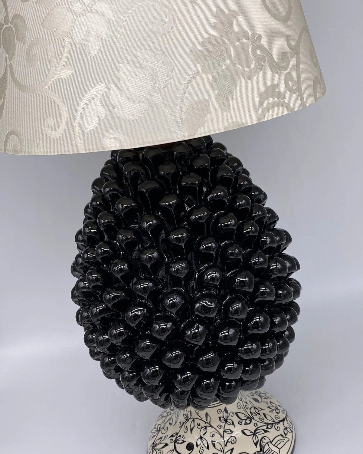 Lampada Pigna Ceramica Caltagirone cm H.30 Artigianale Nero Base Decorata DD CERAMICHE SICILIANE