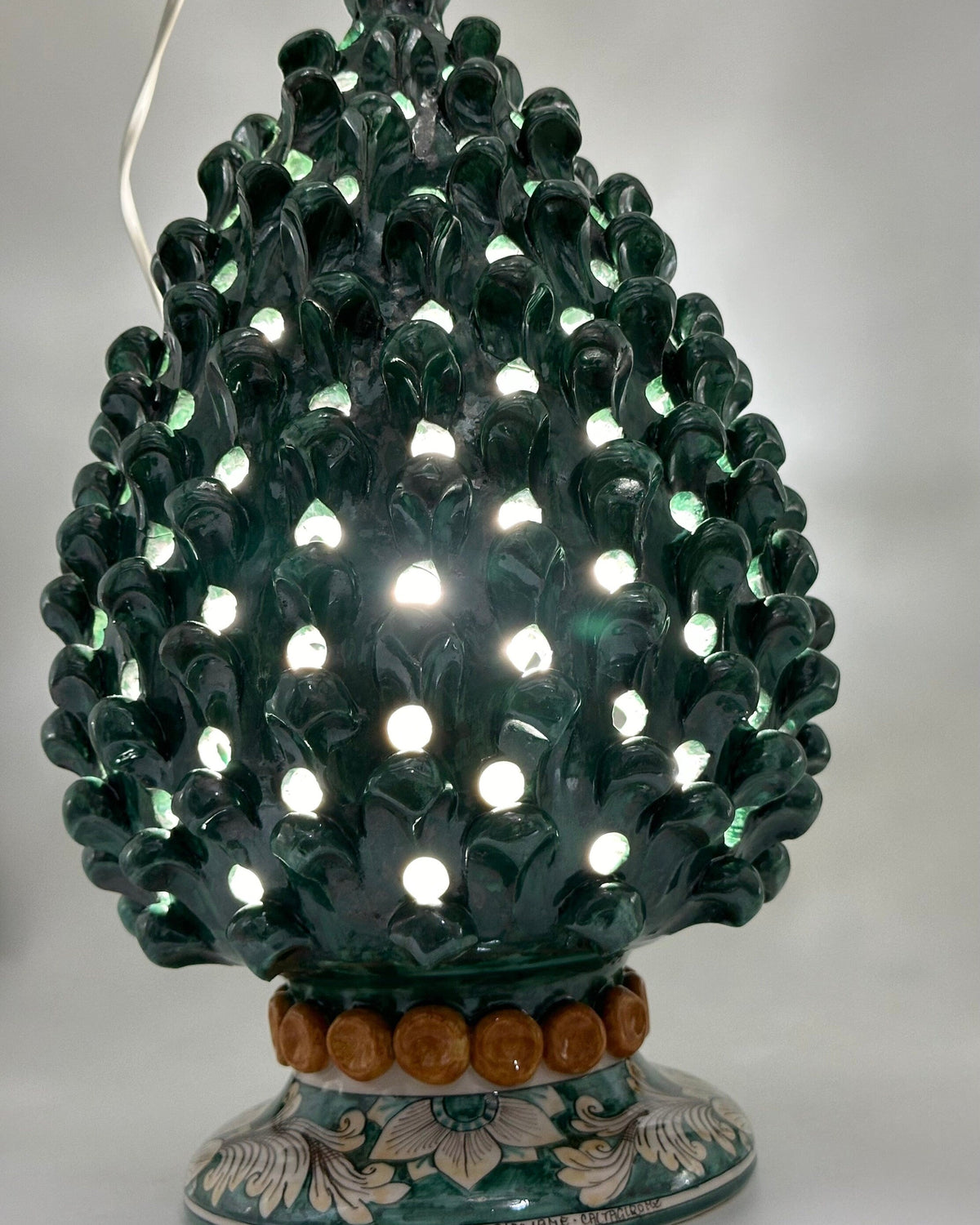 Lampada Pigna Gigante traforata Ceramica Caltagirone cm H.45 L.28 Artigianale Verde Rame Base Decorata
