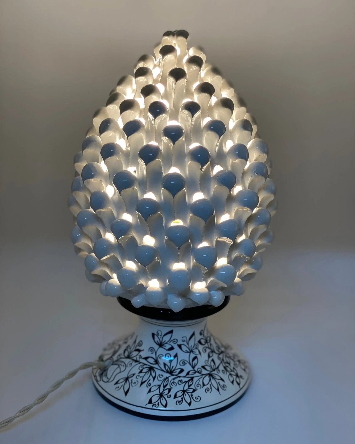 Lampada Pigna traforata Ceramica Caltagirone cm H.30 L.20 Artigianale Bianco Base Decorata DD CERAMICHE SICILIANE