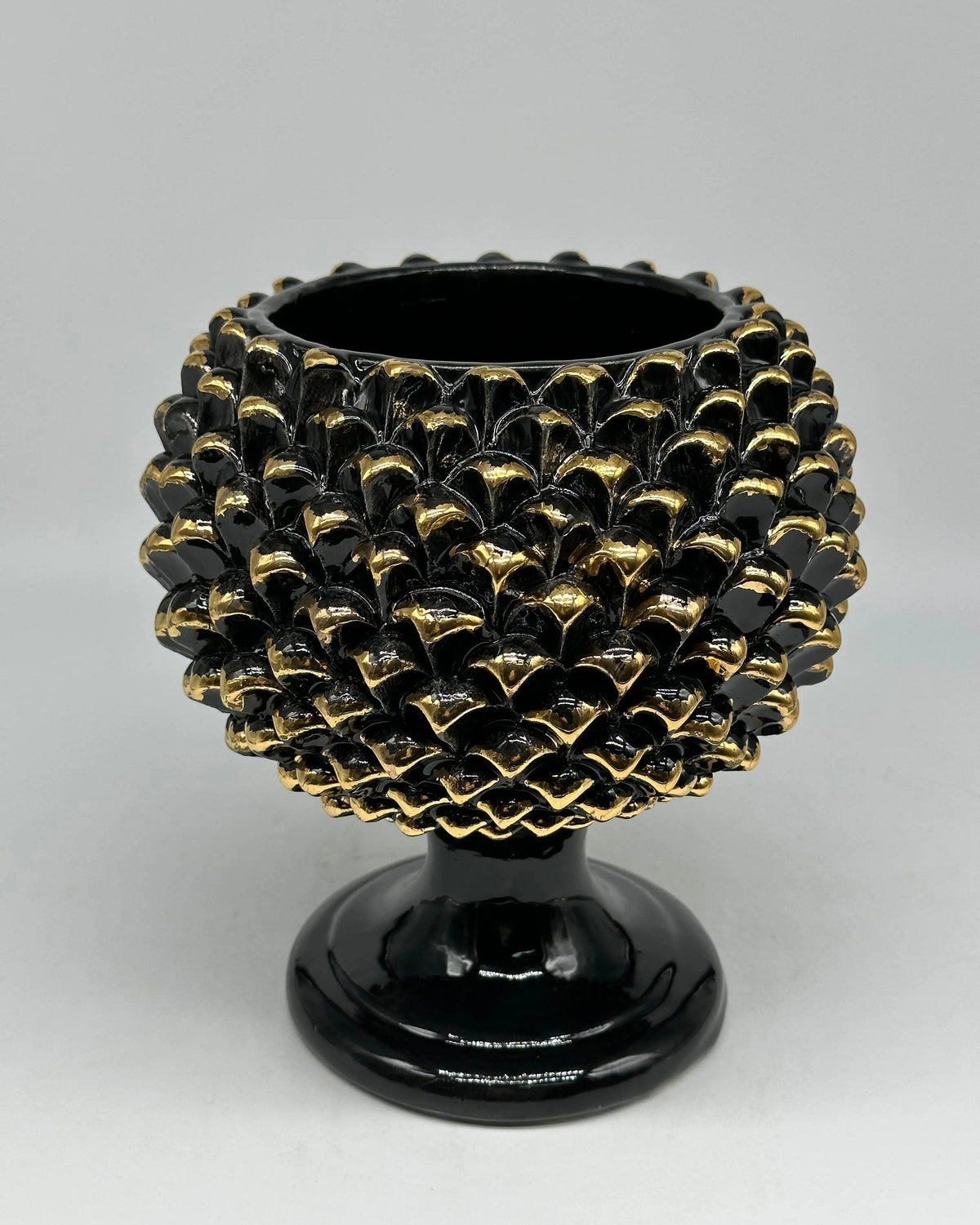 Portavaso Mezza Pigna Ceramica Caltagirone cm H.20 Artigianale Nero Punte Oro DD CERAMICHE SICILIANE