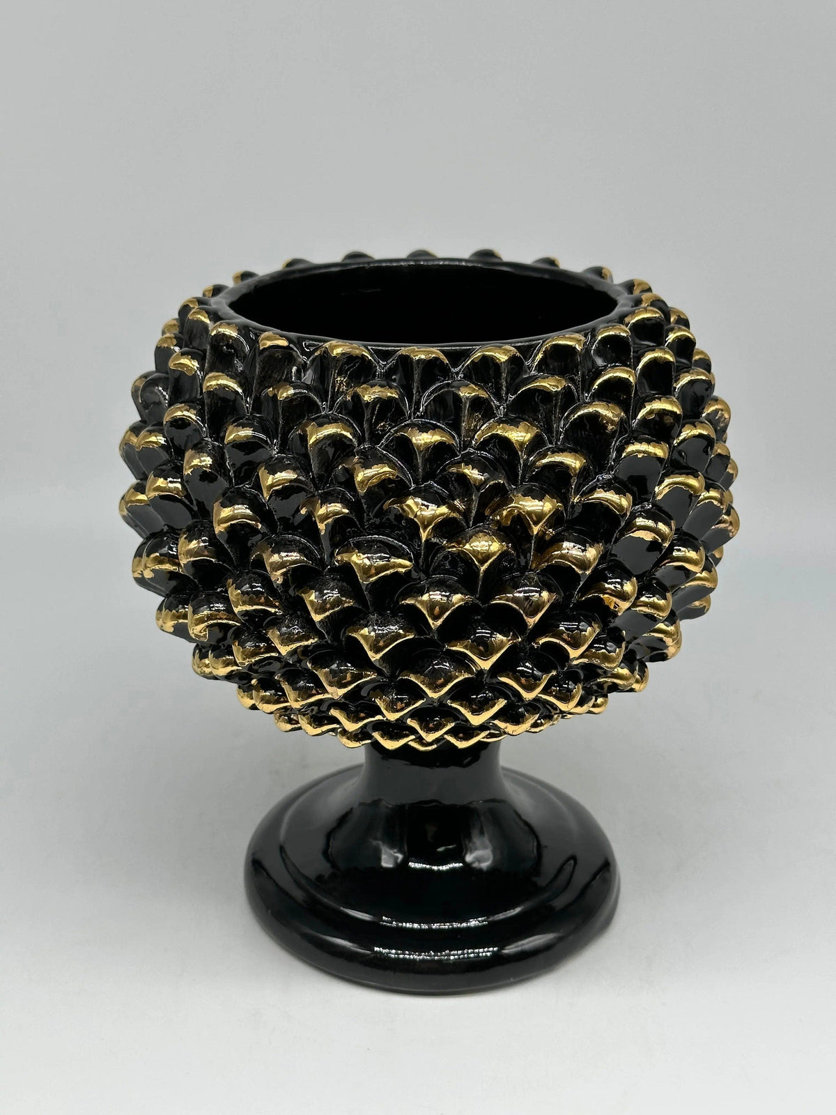 Portavaso Mezza Pigna Ceramica Caltagirone cm H.20 Artigianale Nero Punte Oro DD CERAMICHE SICILIANE