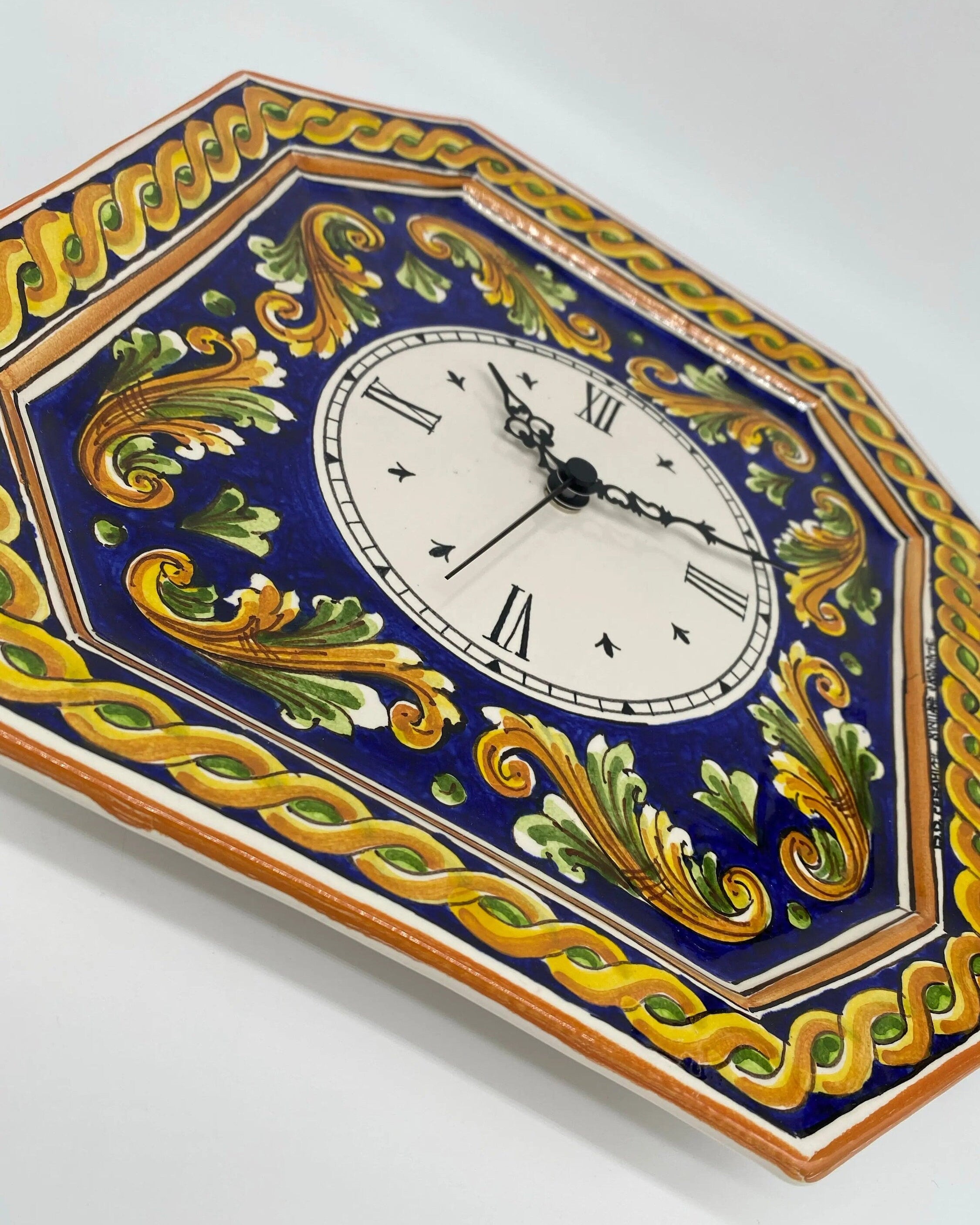 Orologio da Parete Ceramica Caltagirone Ottagonale dipinto a mano cm 32 Decoro n.2 DD CERAMICHE SICILIANE