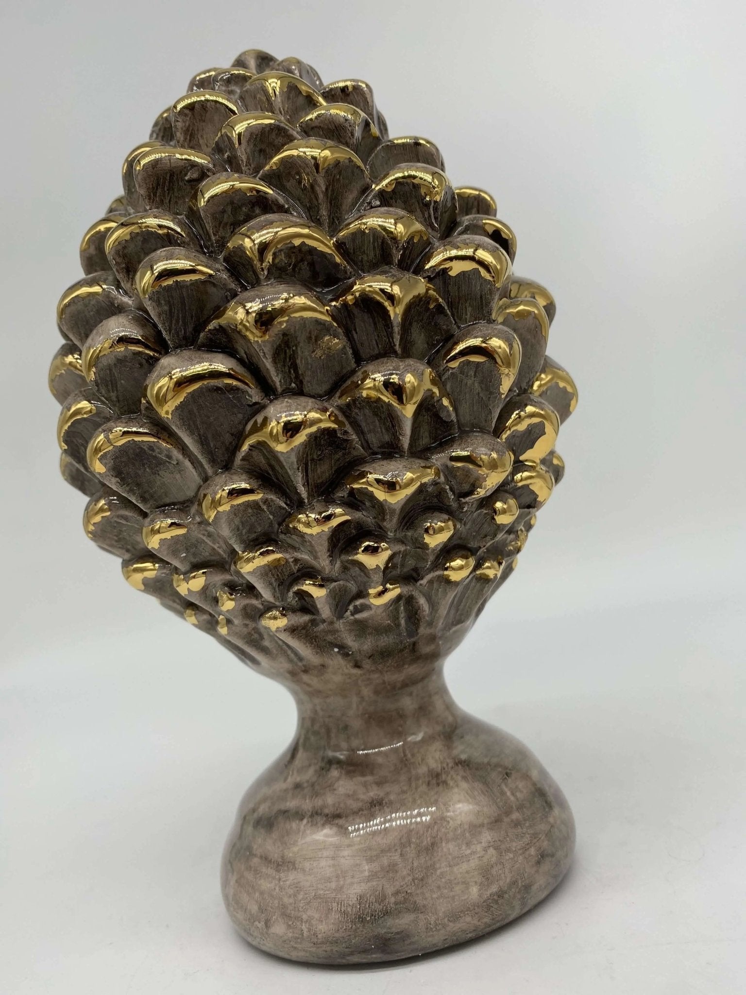 Pigna Ceramica Caltagirone cm H.20 Artigianale Écru Oro Linea Luis - DD CERAMICHE SICILIANE