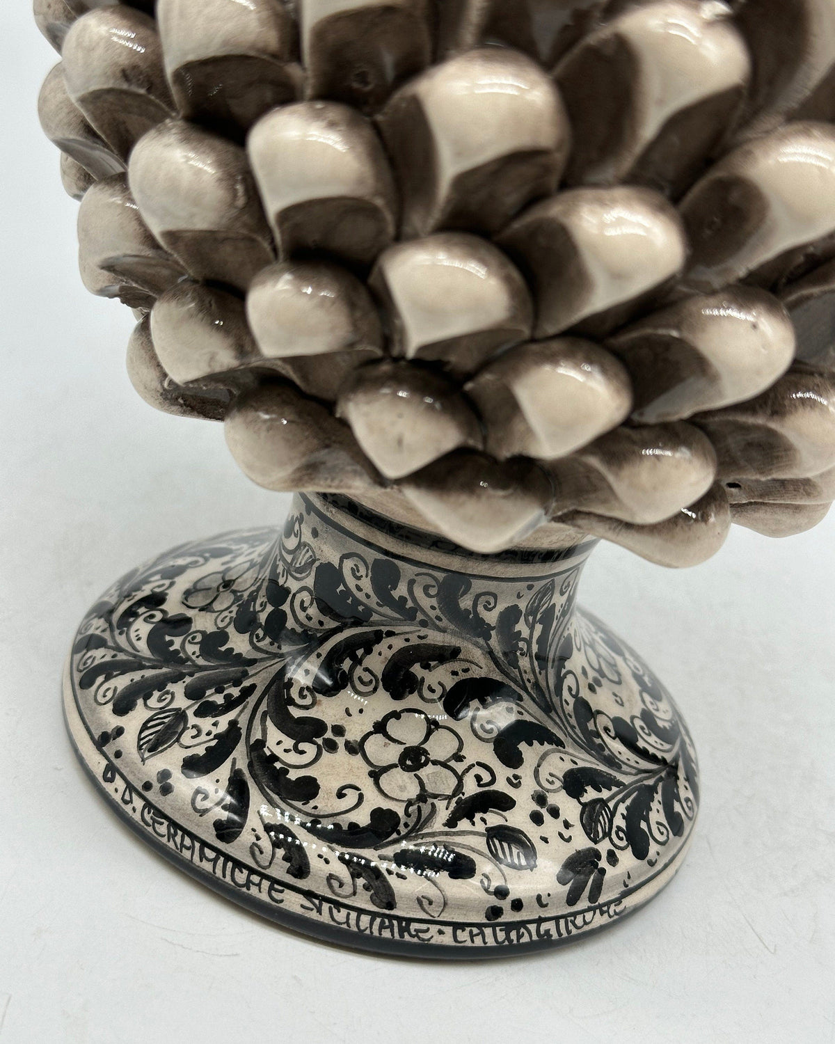 Pigna Ceramica Caltagirone cm H.25 Artigianale Beige Base Decorata
