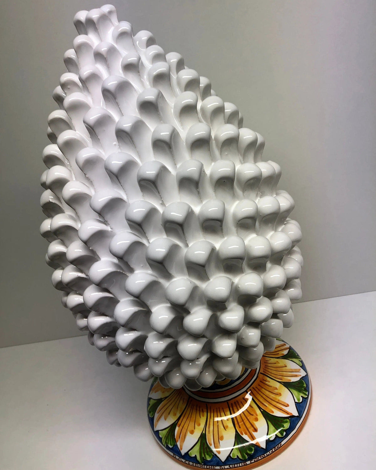 Pigna Ceramica Caltagirone cm H.40 Artigianale Bianco con Base Decorata DD CERAMICHE SICILIANE