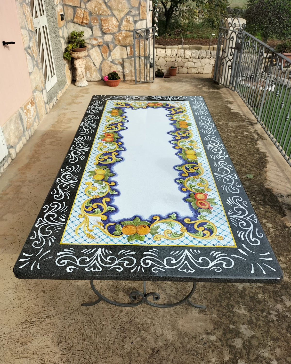Tavolo Rettangolare Decoro Frutta con Bordo Ricamato – Pietra Lavica Decorata - TAVOLI