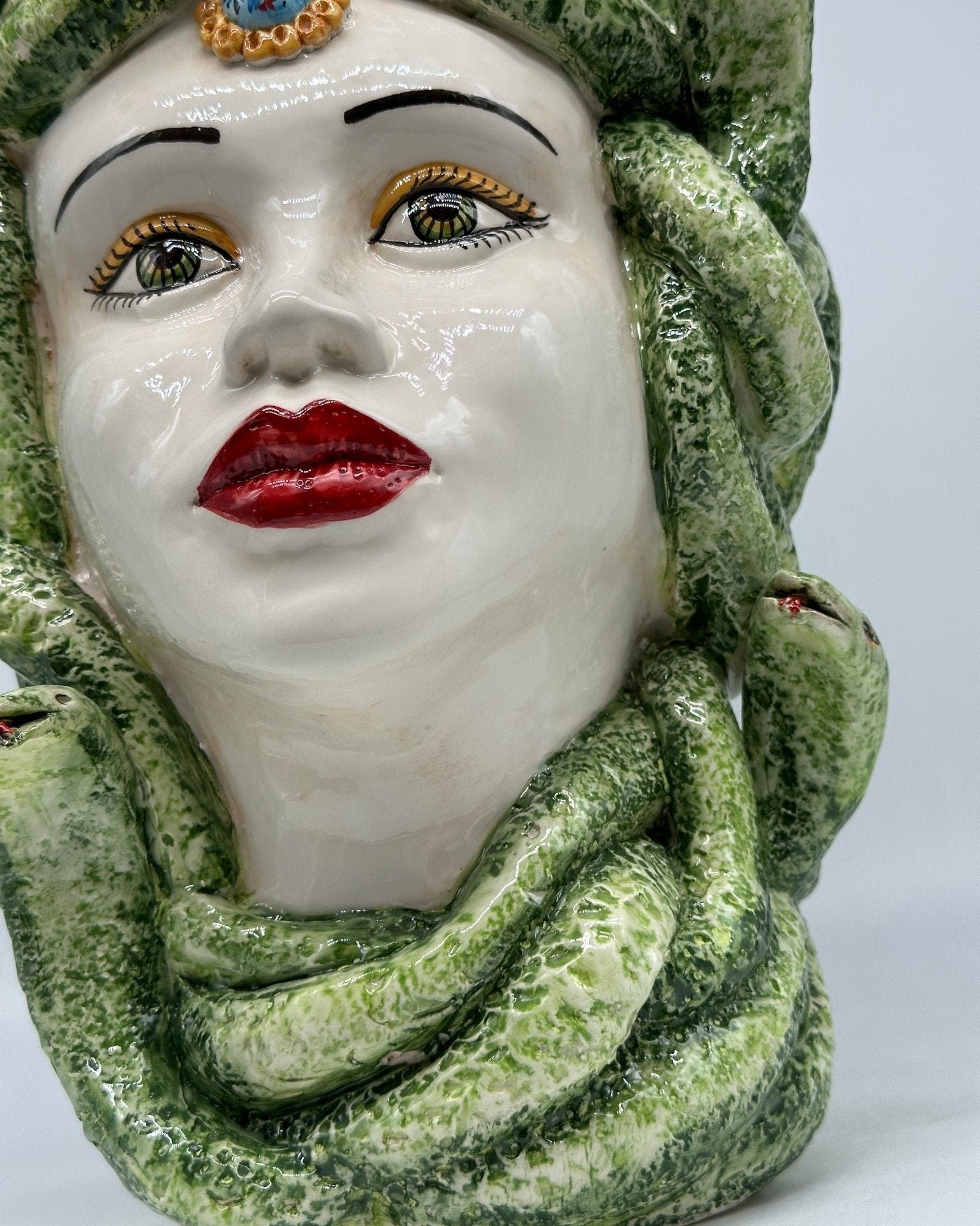 Testa Mitologica Medusa Ceramica Caltagirone cm H.38 L.25 Artigianale Verde - DD CERAMICHE SICILIANE