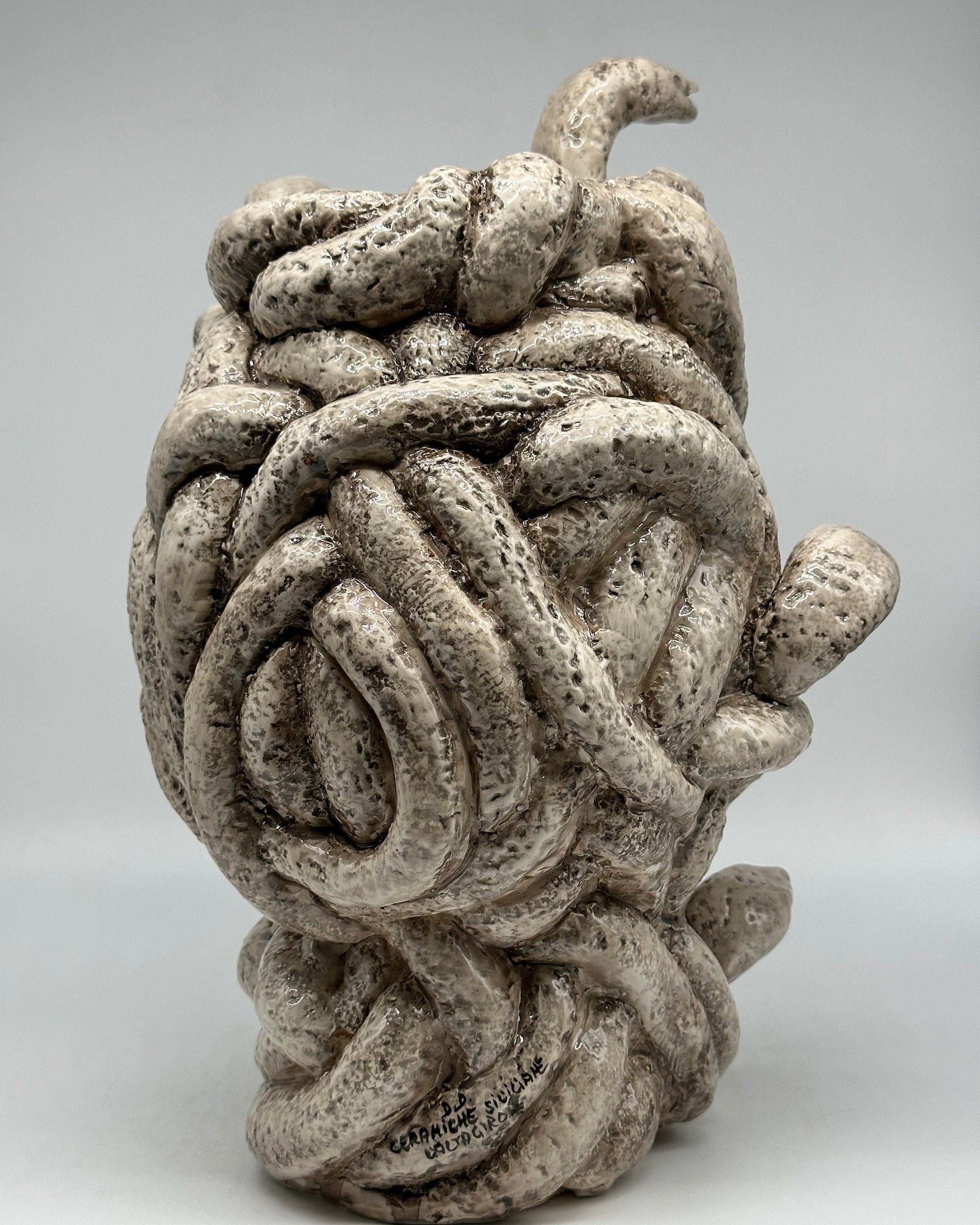 Testa Mitologica Medusa Ceramica Caltagirone cm H.38 L.25 Artigianale Écru dettagli Oro