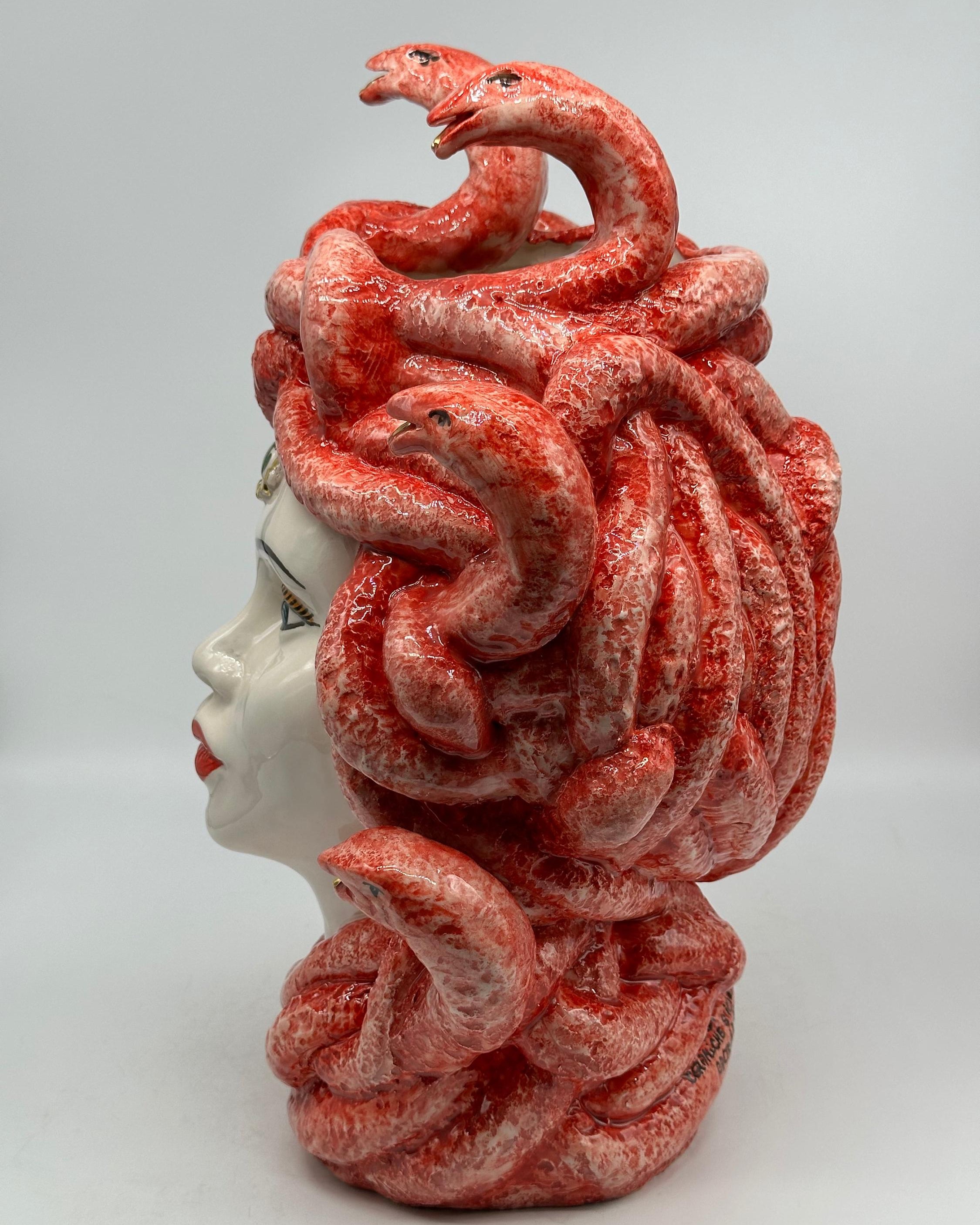 Testa Mitologica Medusa Ceramica Caltagirone cm H.38 L.25 Artigianale Rosso dettagli Oro