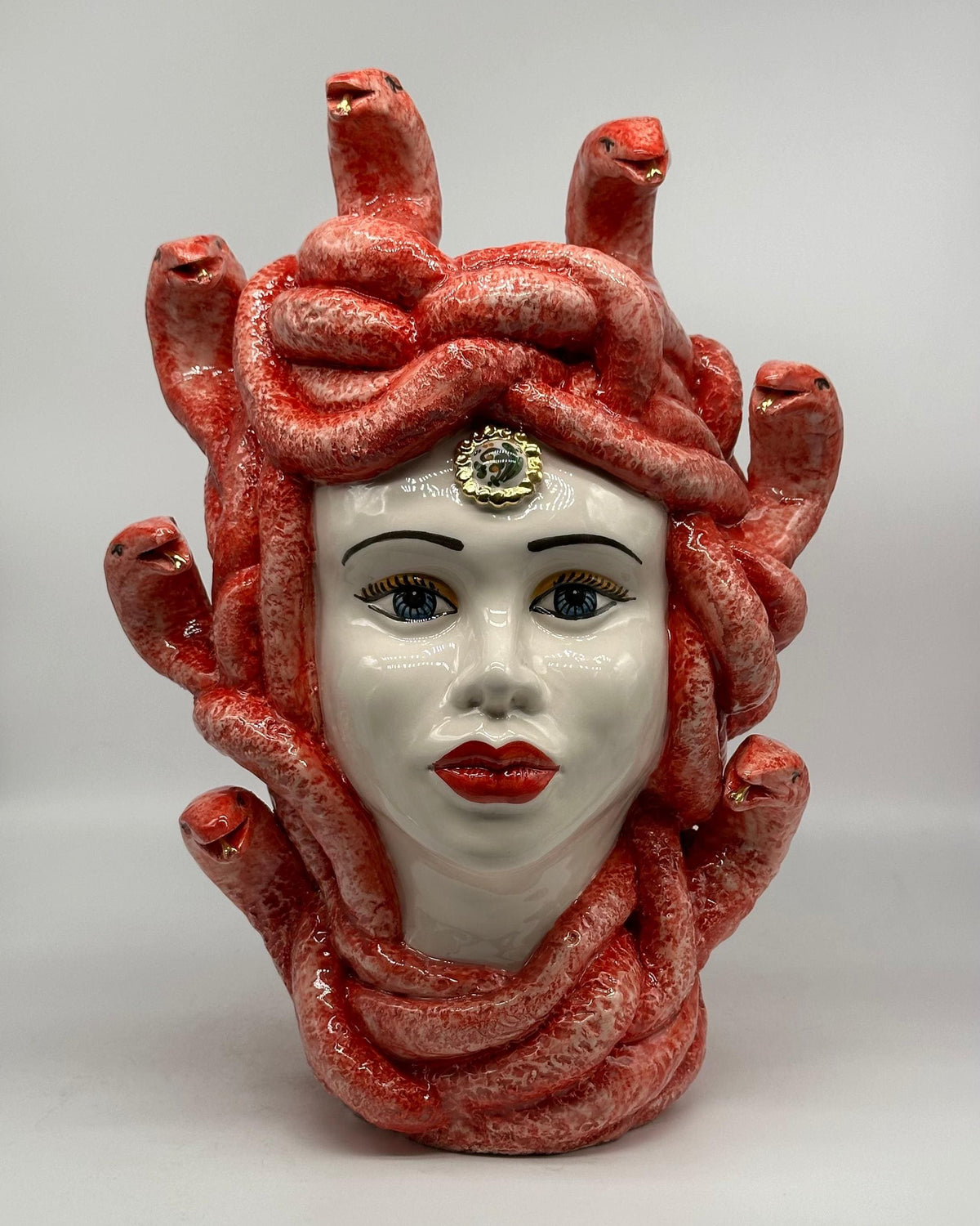 Testa Mitologica Medusa Ceramica Caltagirone cm H.38 L.25 Artigianale Rosso dettagli Oro