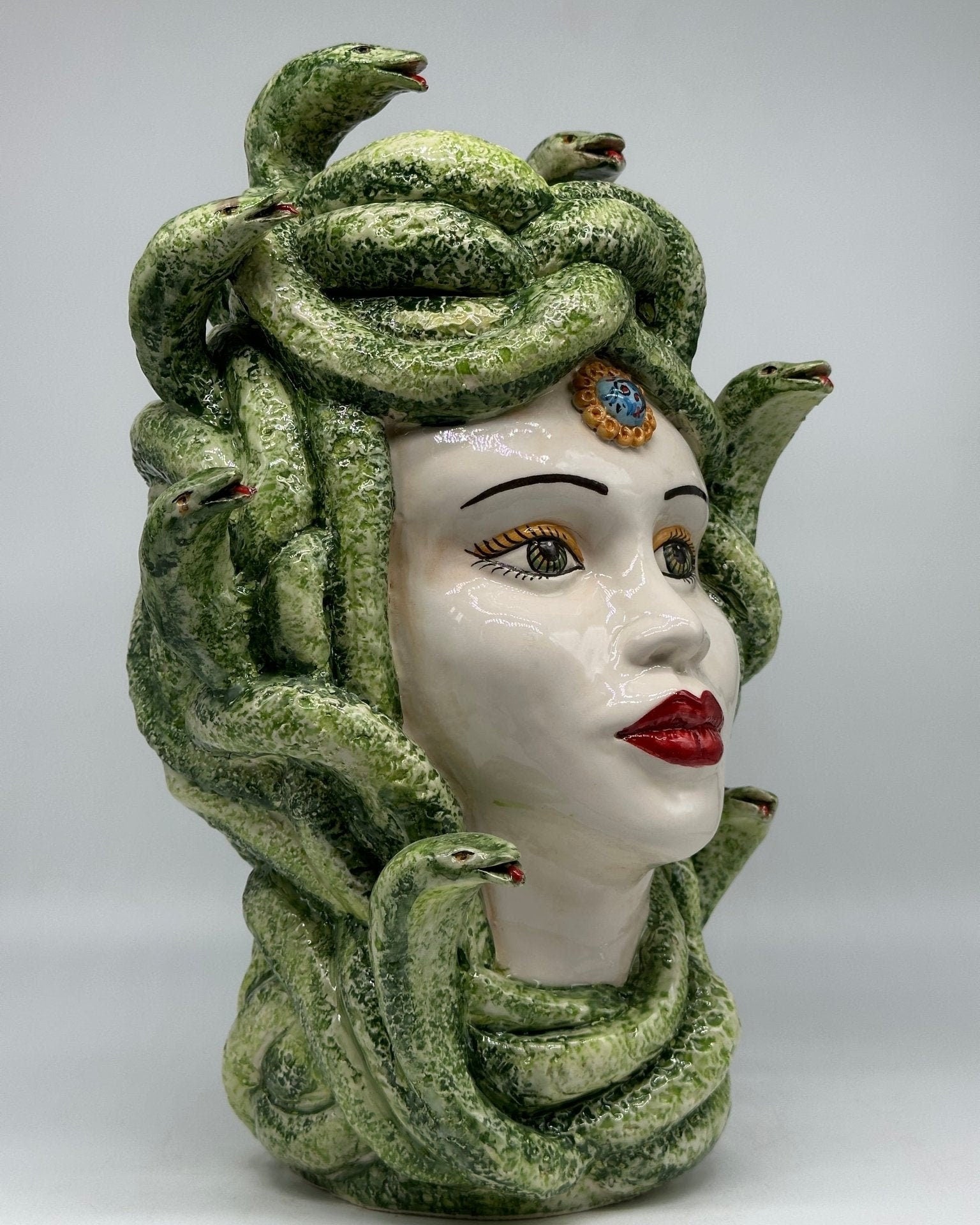Testa Mitologica Medusa Ceramica Caltagirone cm H.38 L.25 Artigianale Verde - DD CERAMICHE SICILIANE