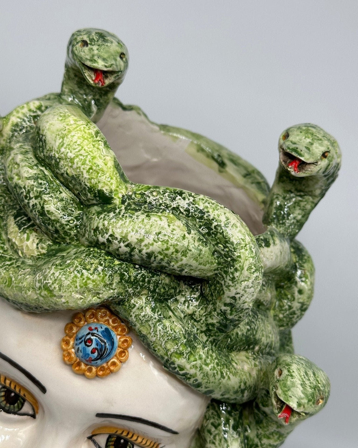 Testa Mitologica Medusa Ceramica Caltagirone cm H.38 L.25 Artigianale Verde - DD CERAMICHE SICILIANE