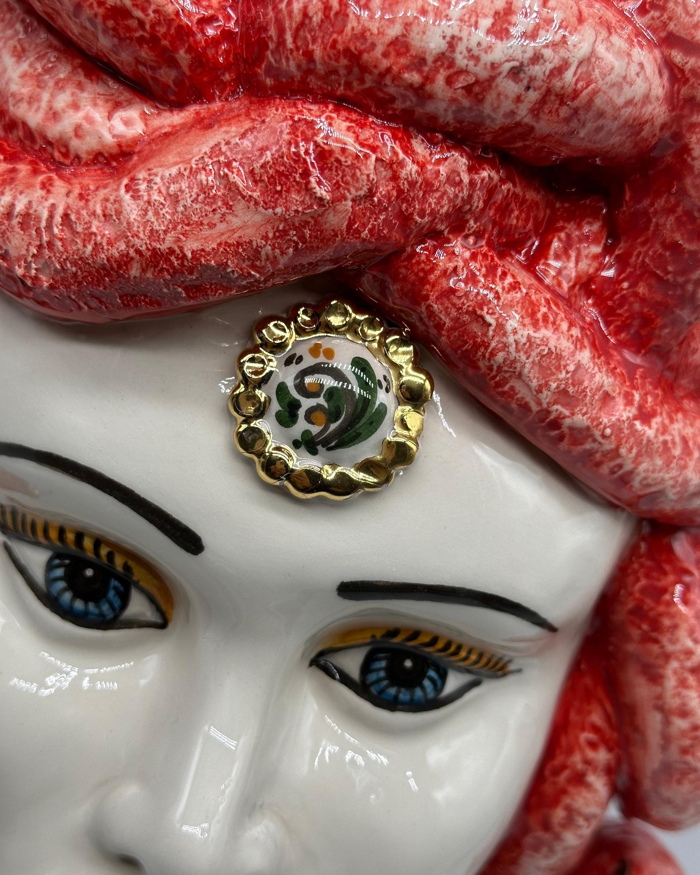 Testa Mitologica Medusa Ceramica Caltagirone cm H.38 L.25 Artigianale Rosso dettagli Oro