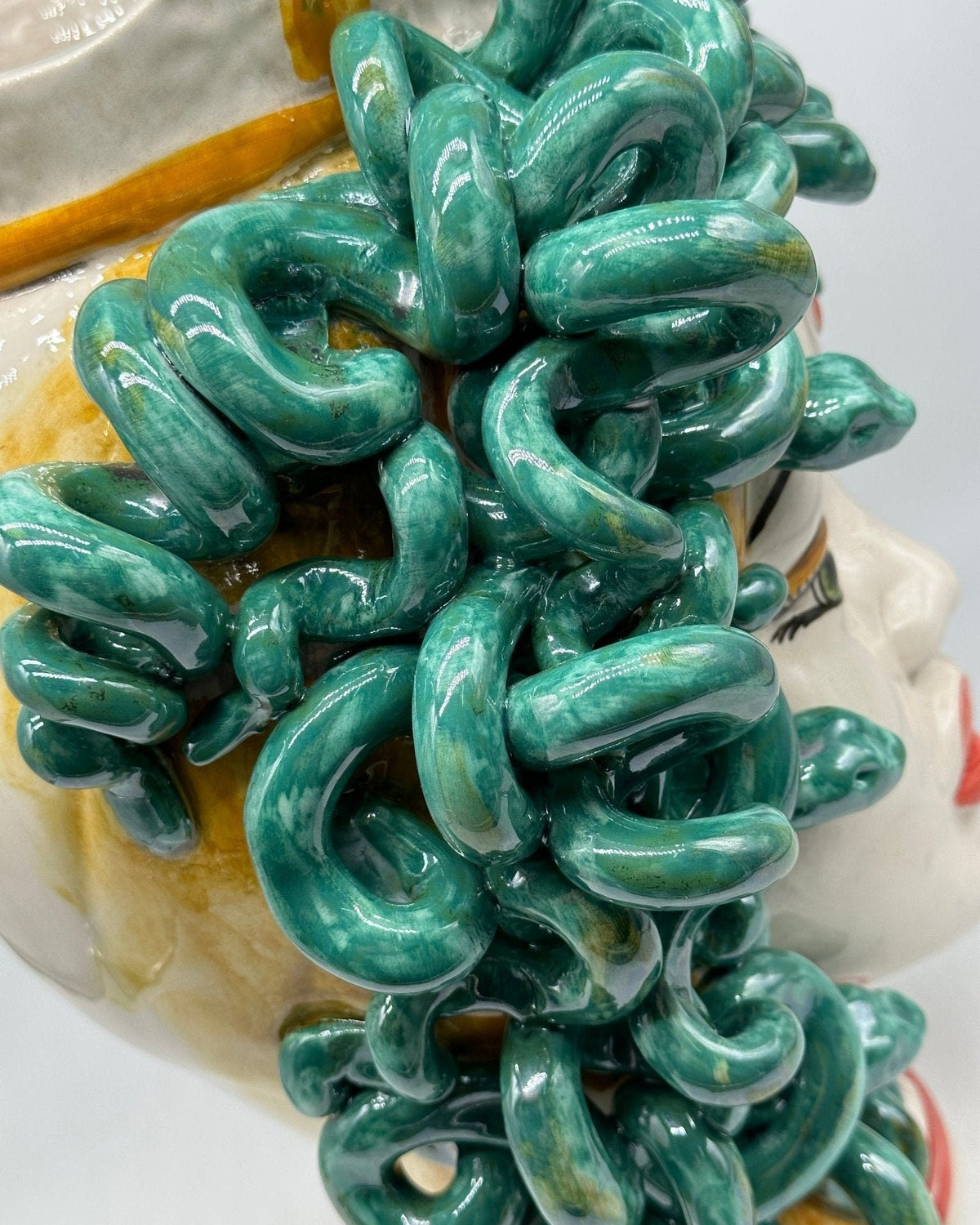 Testa Mitologica Medusa Ceramica Caltagirone cm H.40 L.30 Artigianale - DD CERAMICHE SICILIANE