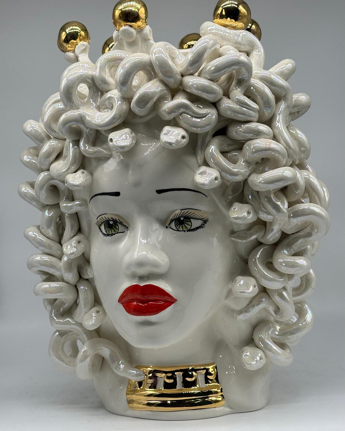 Testa Mitologica Medusa “Luxury Madreperla” Ceramica Caltagirone cm H.40 L.30 Artigianale - TESTA DI MORO