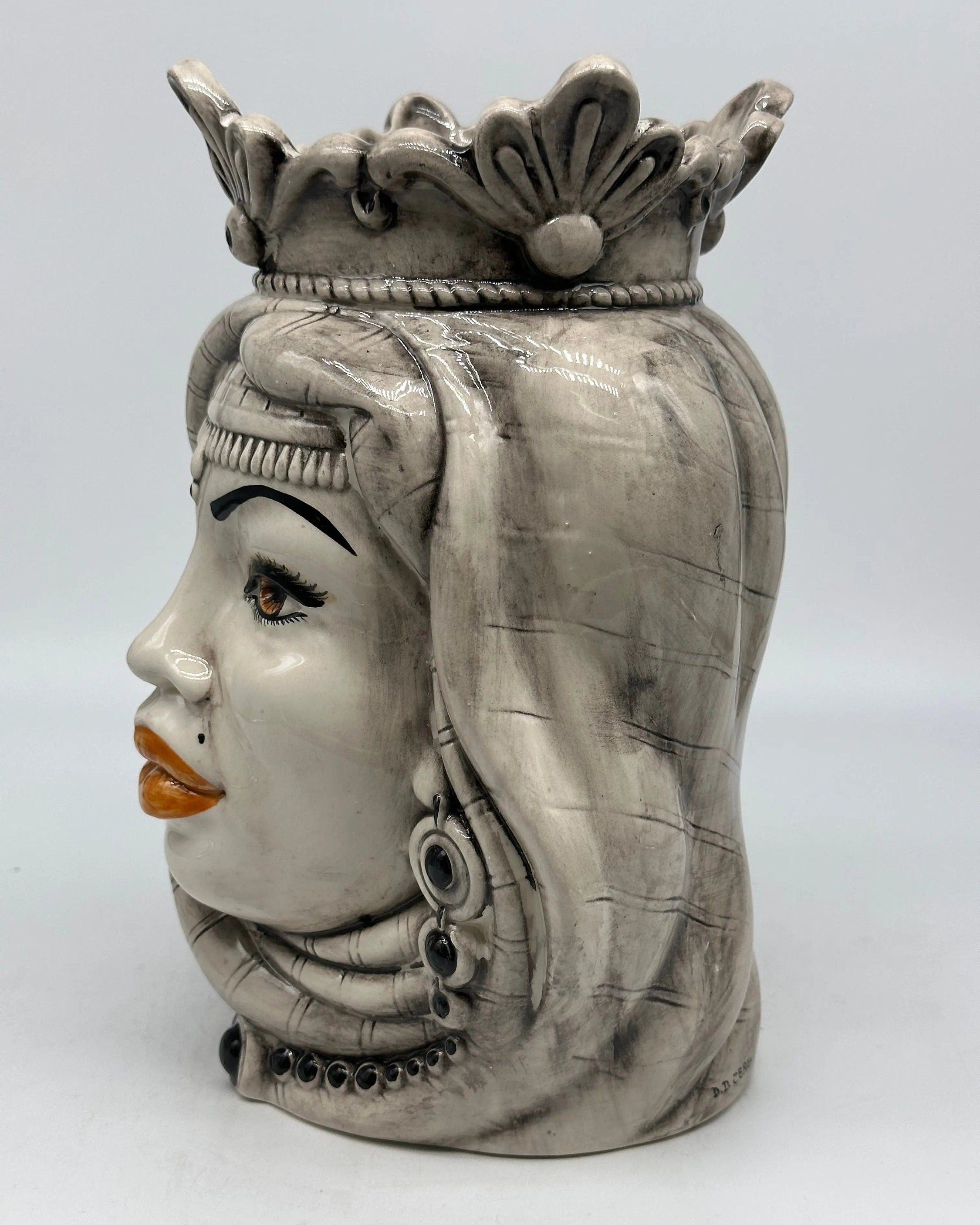 Teste di Moro Afro Ceramica Caltagirone cm H.25 L.17 Artigianale Écru Visi Decorati DD CERAMICHE SICILIANE