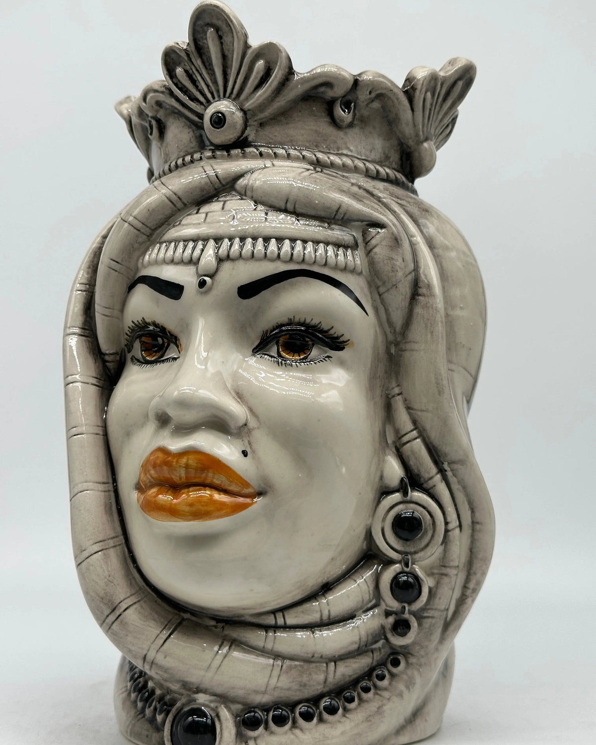 Teste di Moro Afro Ceramica Caltagirone cm H.25 L.17 Artigianale Écru Visi Decorati DD CERAMICHE SICILIANE
