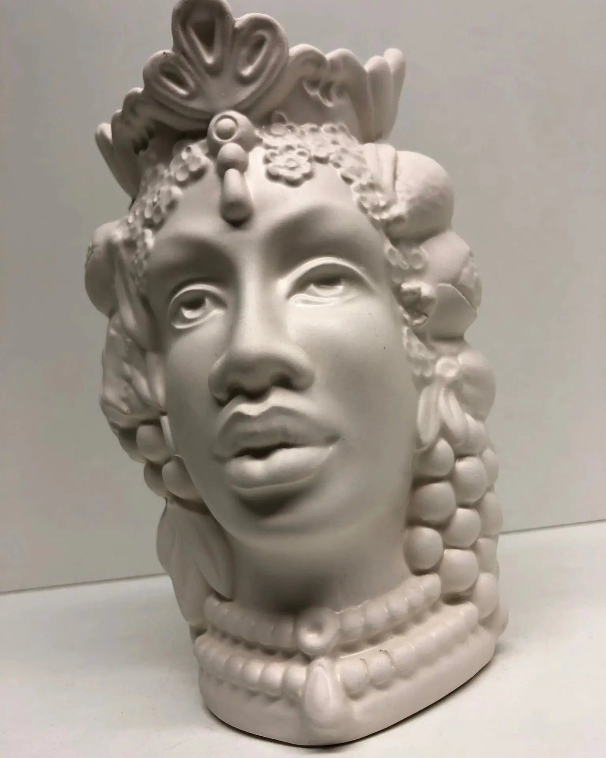 Teste di Moro Afro Frutta Ceramica Caltagirone cm H.18 L.12 Artigianale Bianco Opaco - DD CERAMICHE SICILIANE