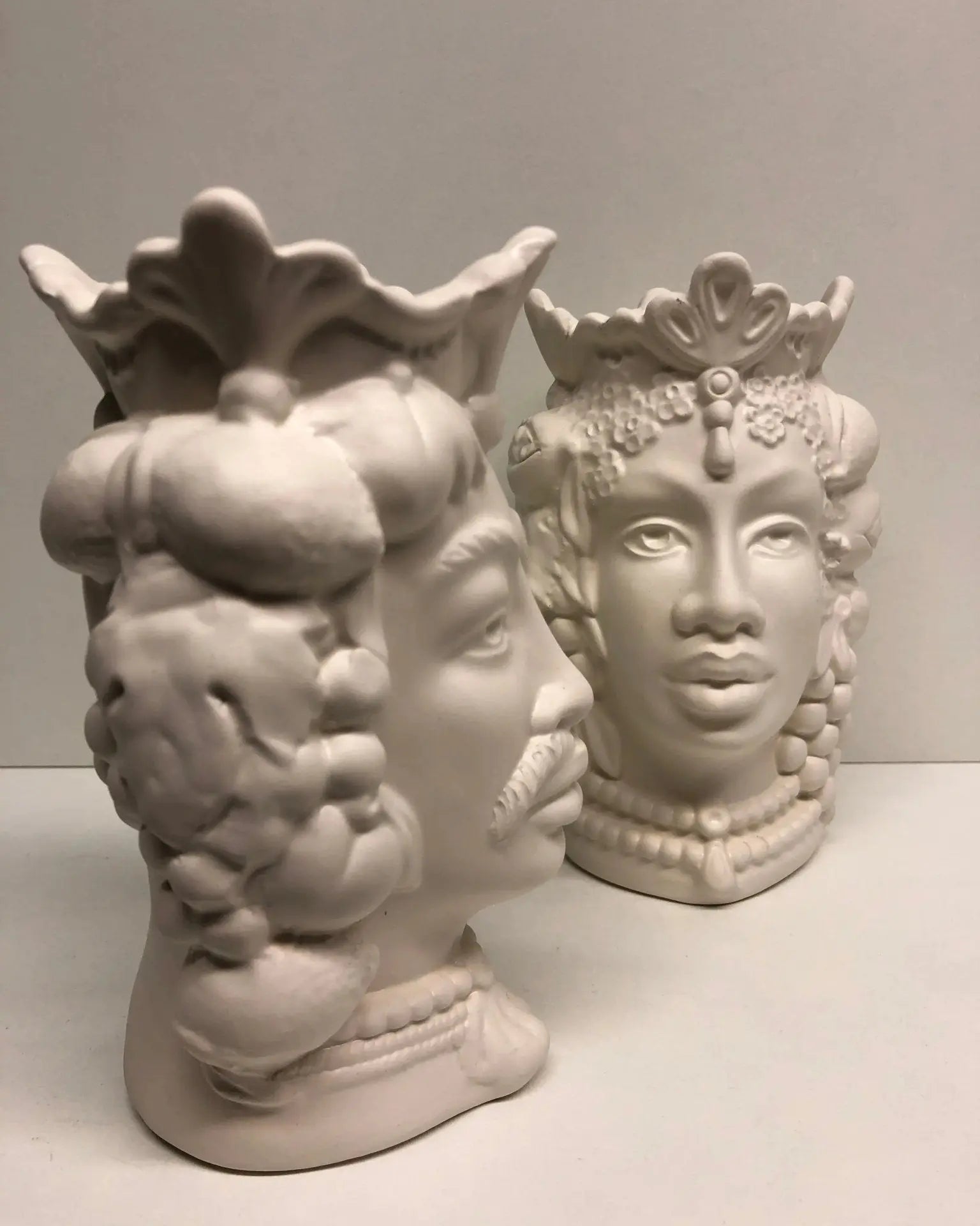 Teste di Moro Afro Frutta Ceramica Caltagirone cm H.18 L.12 Artigianale Bianco Opaco - DD CERAMICHE SICILIANE