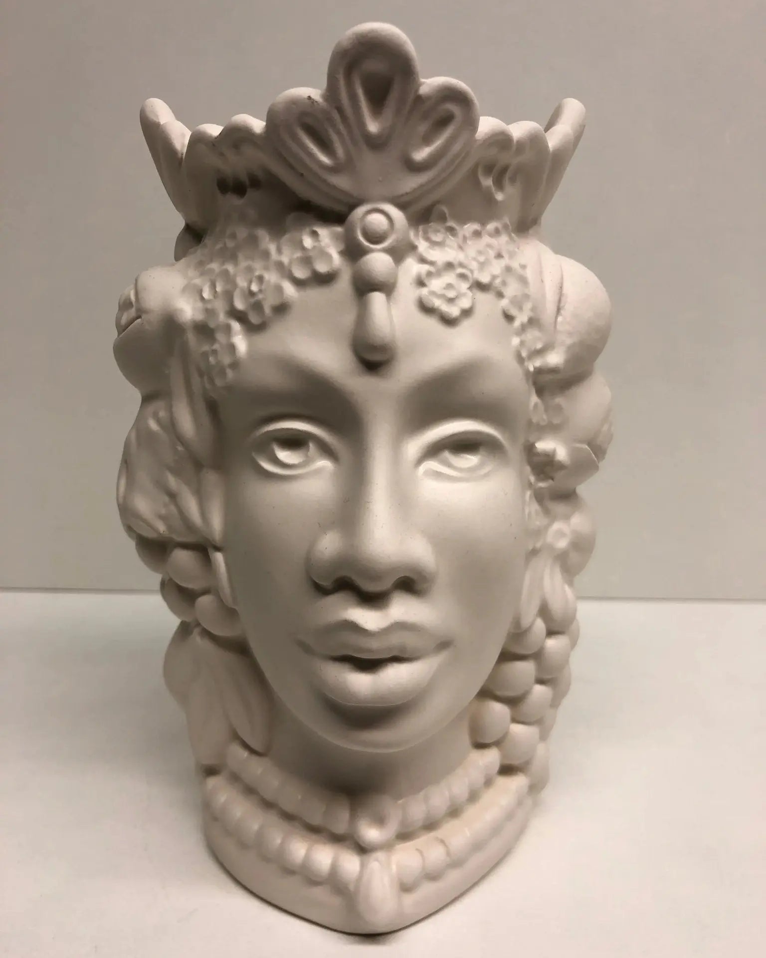 Teste di Moro Afro Frutta Ceramica Caltagirone cm H.18 L.12 Artigianale Bianco Opaco - DD CERAMICHE SICILIANE