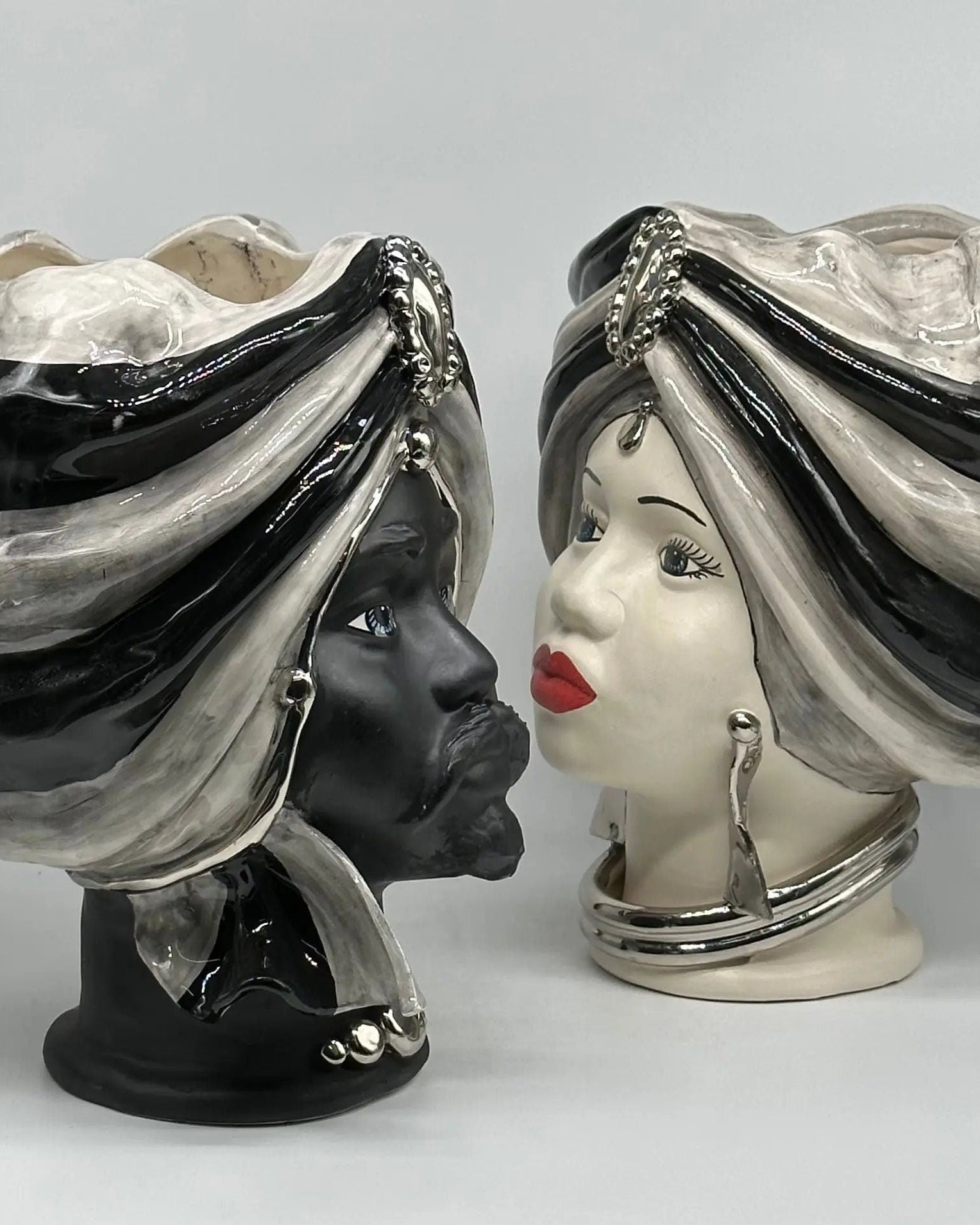 Teste di Moro Atena Ceramica Caltagirone cm H.30 L.23 Artigianale Grigio Nero Platino v.2 DD CERAMICHE SICILIANE