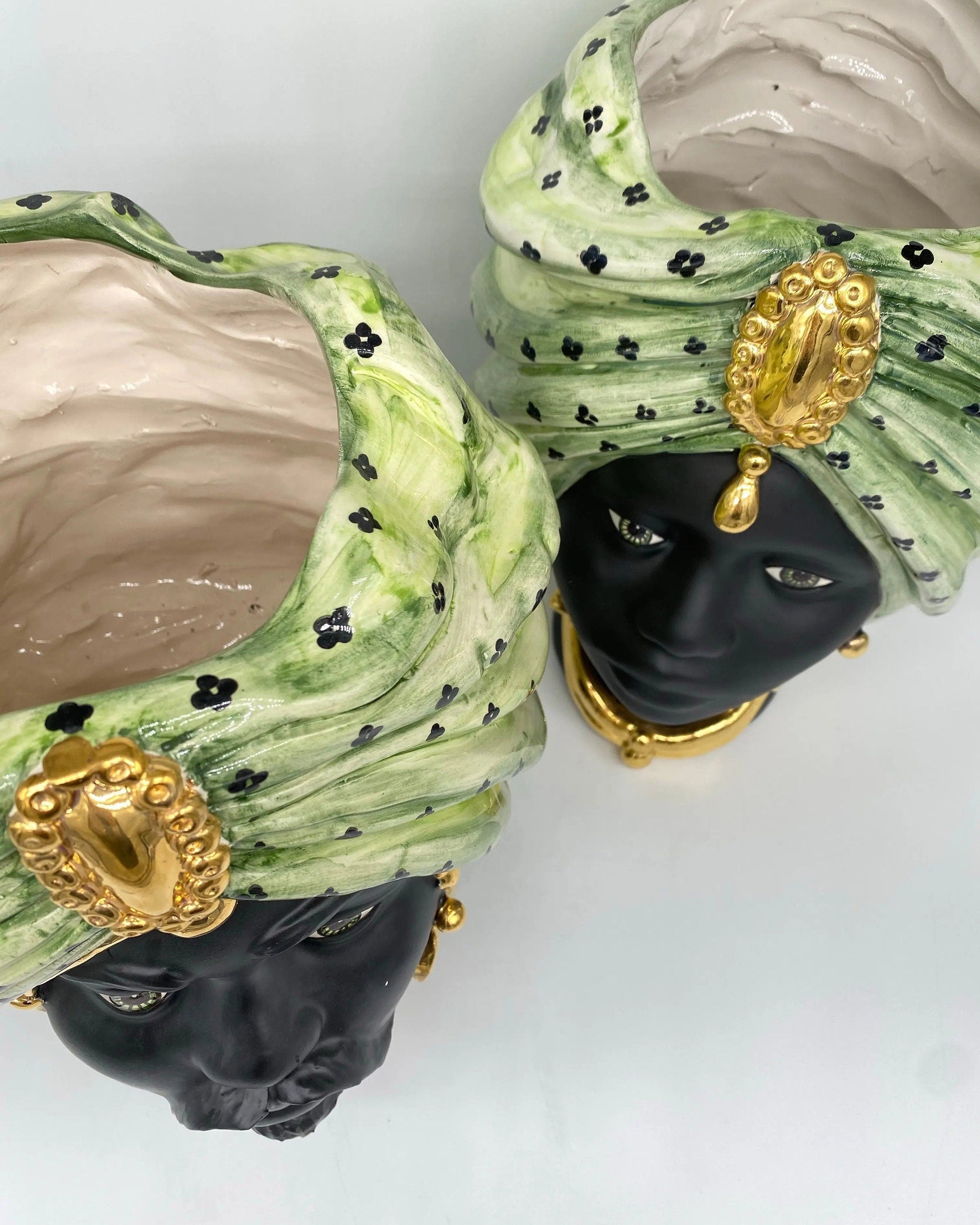 Teste di Moro Atena Ceramica Caltagirone cm H.30 L.23 Artigianale Verde Pois Nero Oro DD CERAMICHE SICILIANE
