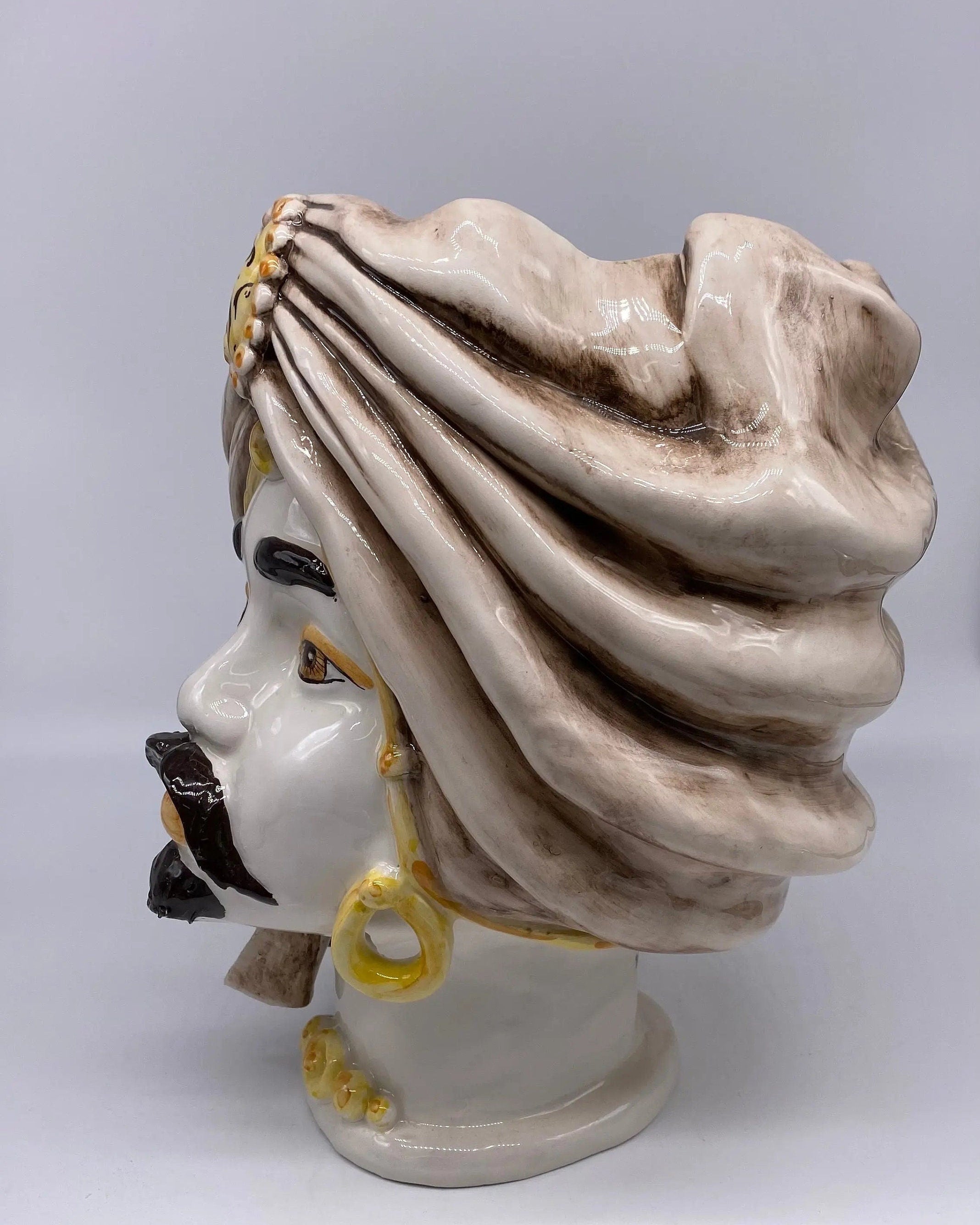 Teste di Moro Atena Ceramica Caltagirone cm H.30 L.23 Artigianale Écru Bianco Giallo DD CERAMICHE SICILIANE