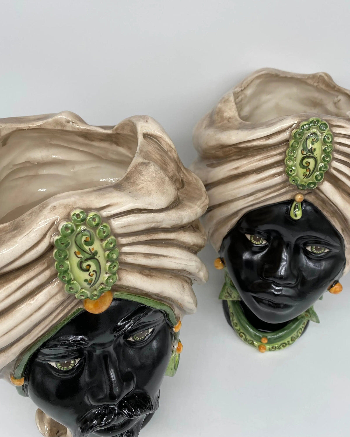 Teste di Moro Atena Ceramica Caltagirone cm H.30 L.23 Artigianale Écru Nero Verde DD CERAMICHE SICILIANE