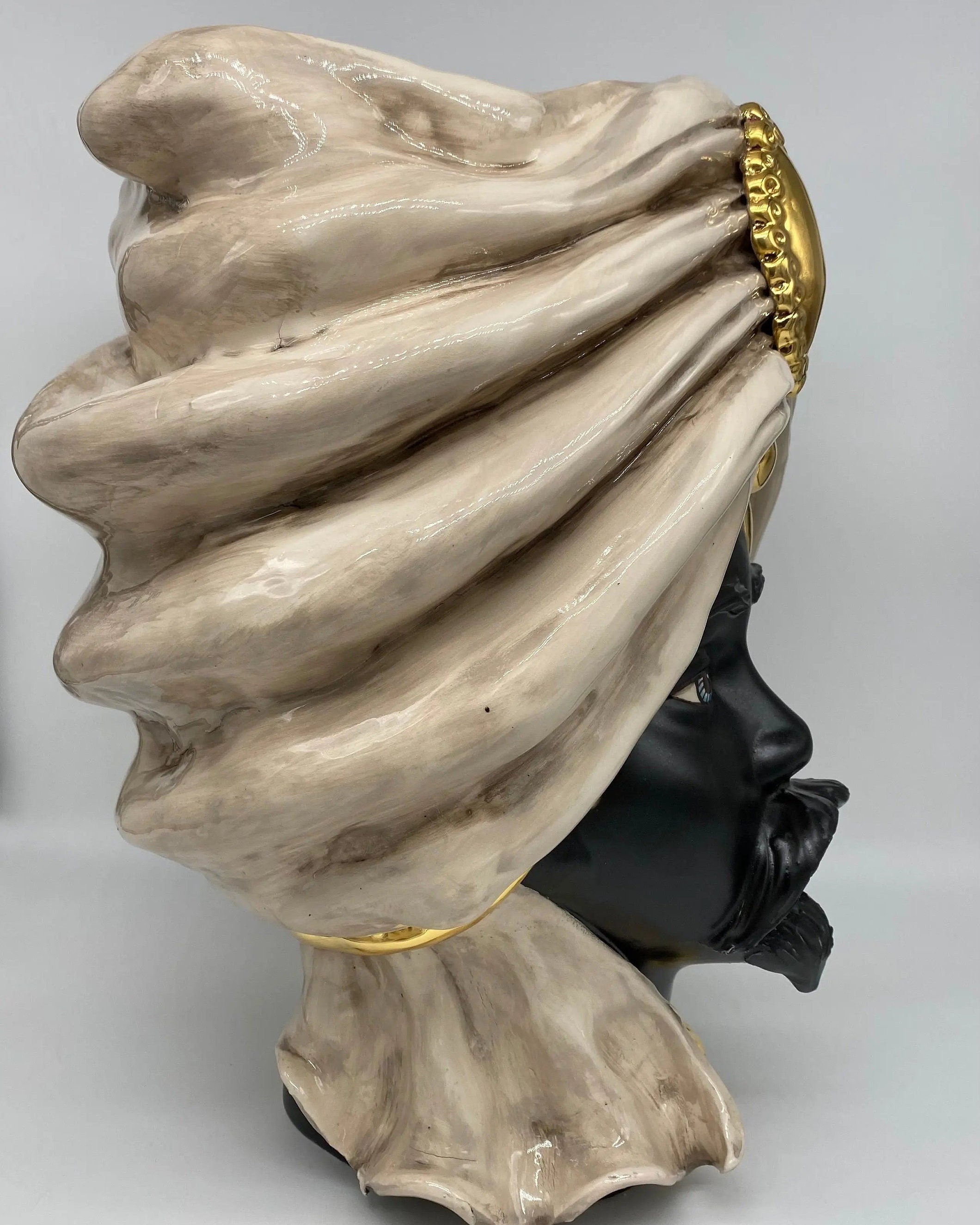 Teste di Moro Atena Ceramica Caltagirone cm H.40 L.28 Artigianale Écru Nero Oro DD CERAMICHE SICILIANE