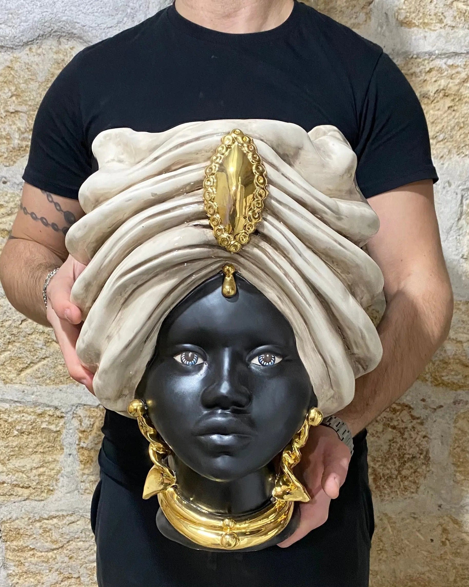 Teste di Moro Atena Ceramica Caltagirone cm H.40 L.28 Artigianale Écru Nero Oro DD CERAMICHE SICILIANE